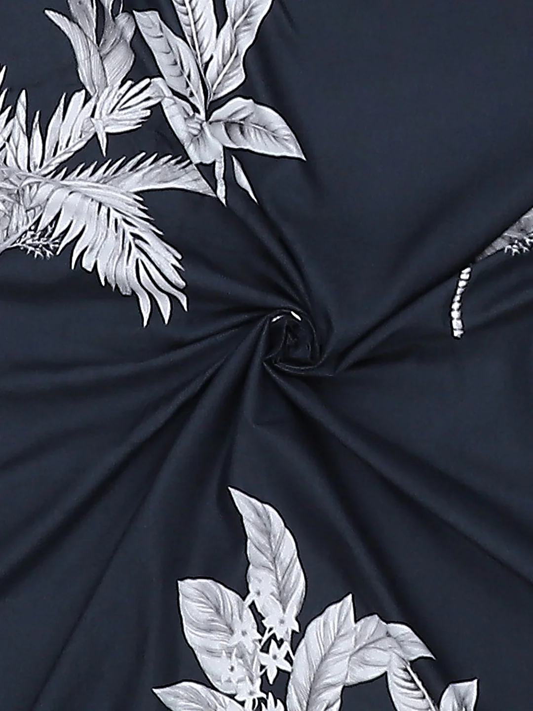 130 GSM Polyester Double Bed Bedsheet with 2 Pillow Covers - Image 9