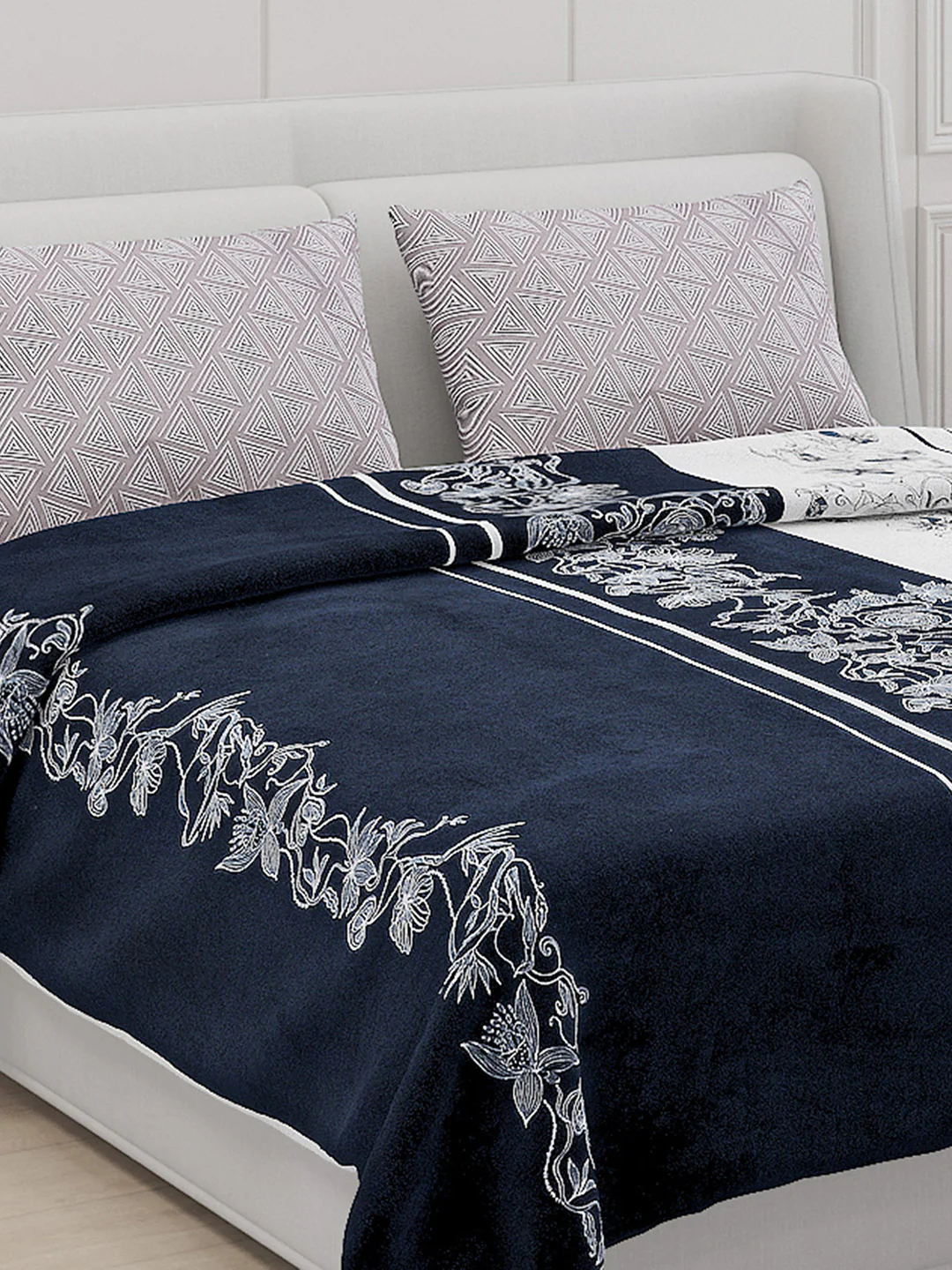 130 GSM Polyester Double Bed Bedsheet with 2 Pillow Covers - Image 5