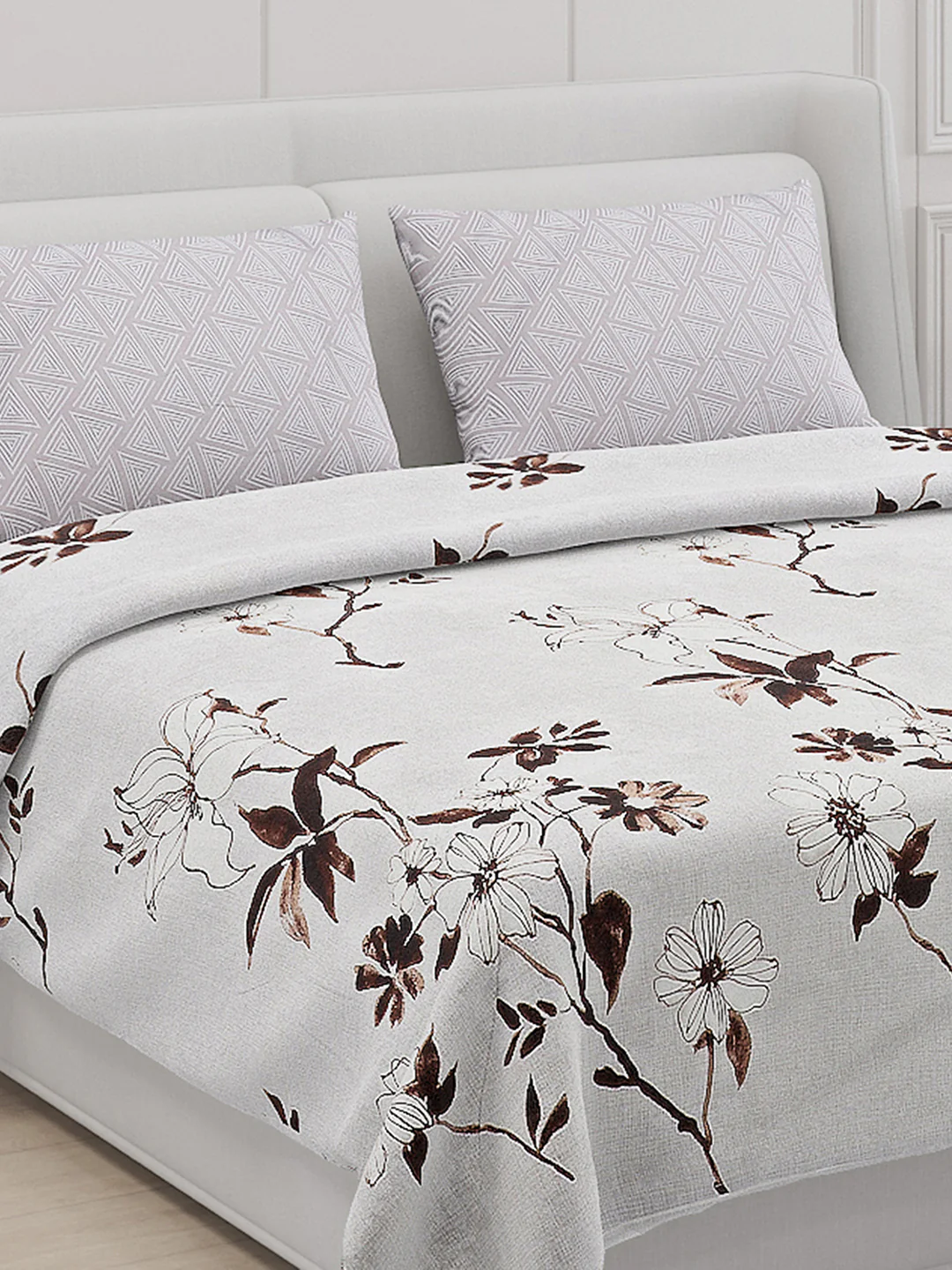 130 GSM Polyester Double Bed Bedsheet with 2 Pillow Covers - Image 5