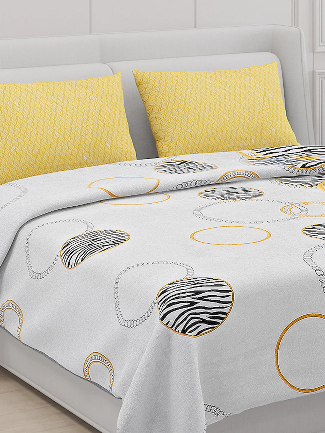 130 GSM Polyester Double Bed Bedsheet with 2 Pillow Covers - Image 5