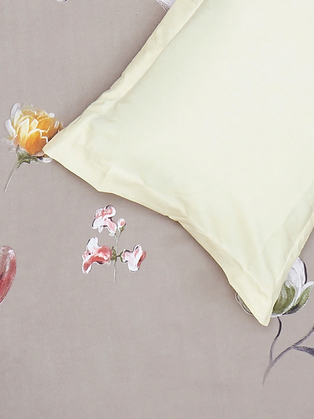 130 GSM Polyester King Size 1 Bedsheet with 2 Pillow Covers (Stanley) - Image 5