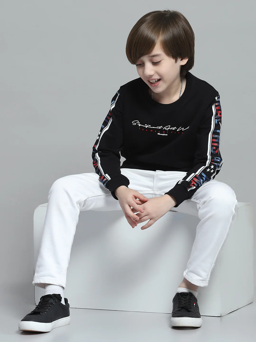 Boys Black Printed Round Neck Full Sleeve Sweatshirt - Image 2