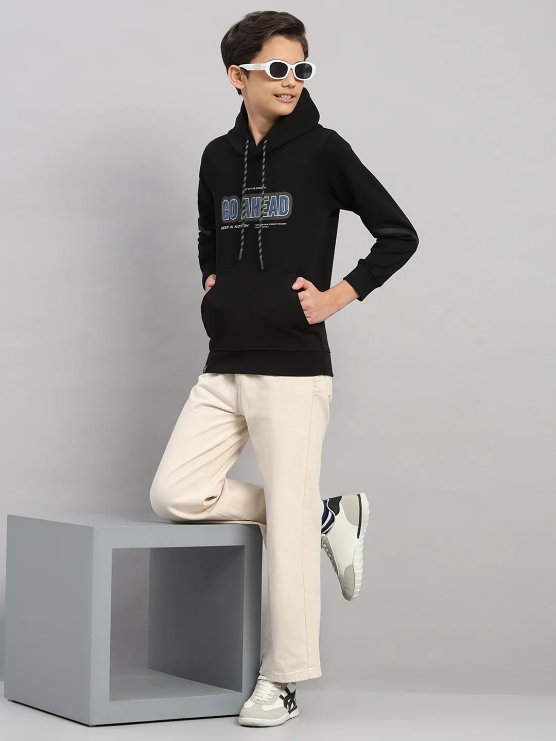 Boys Black Printed Round Neck Full Sleeve Sweatshirt - Image 2