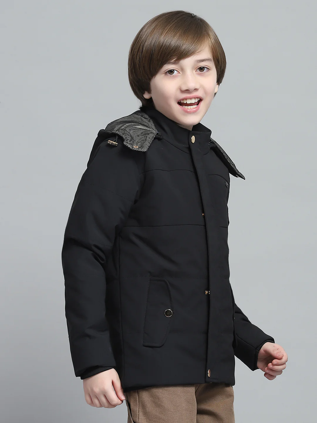 Boys Black Solid Hooded Full Sleeve Jacket - Image 4