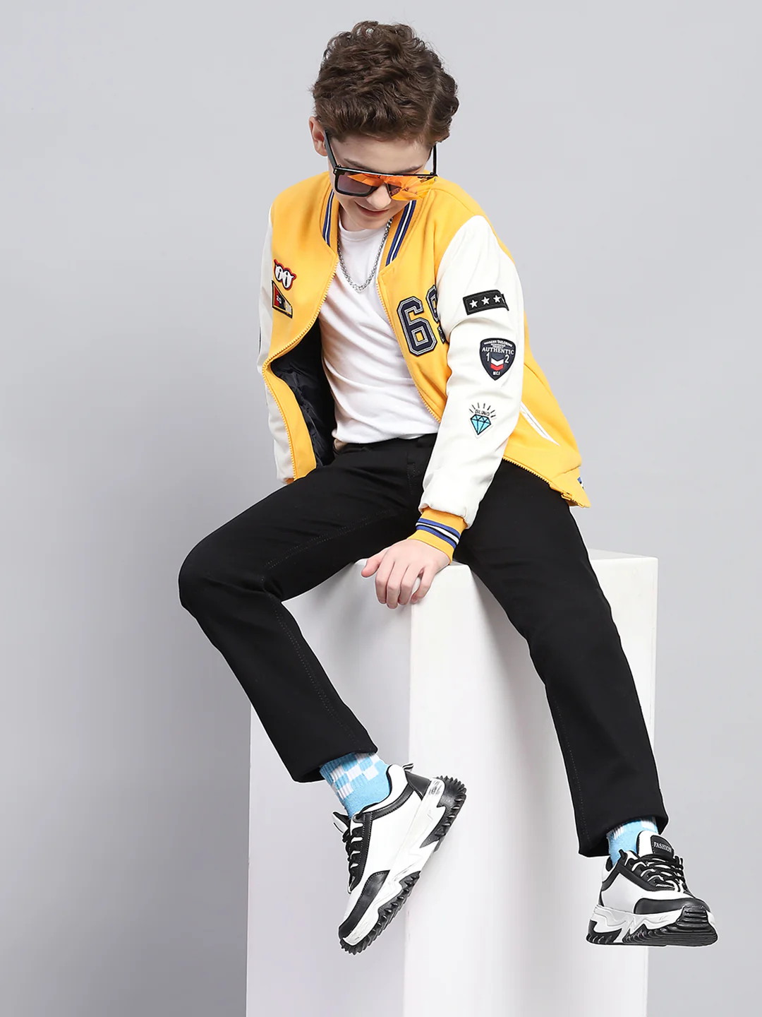 Boys Black Solid Straight Fit Denim - Image 2