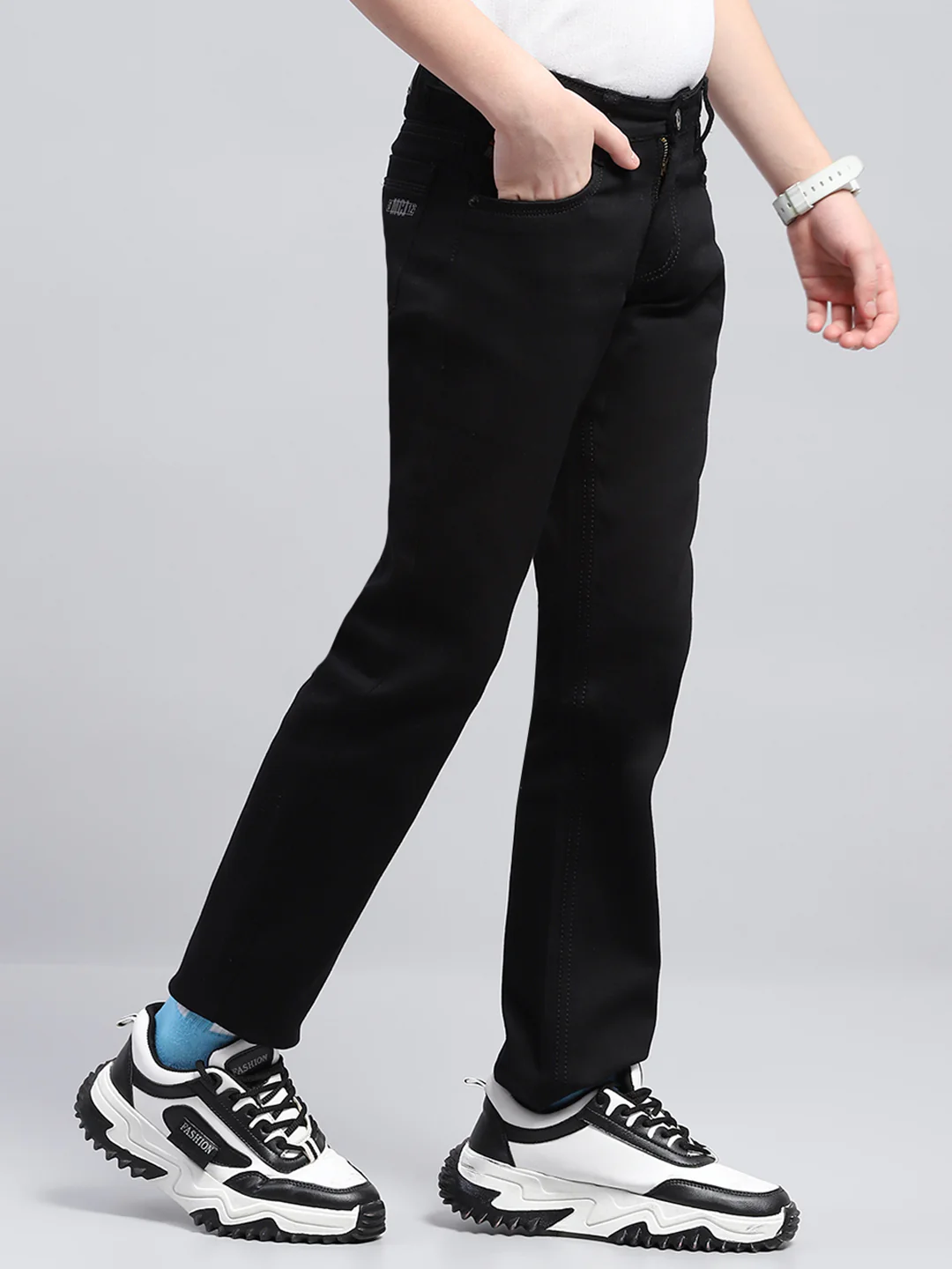 Boys Black Solid Straight Fit Denim - Image 4
