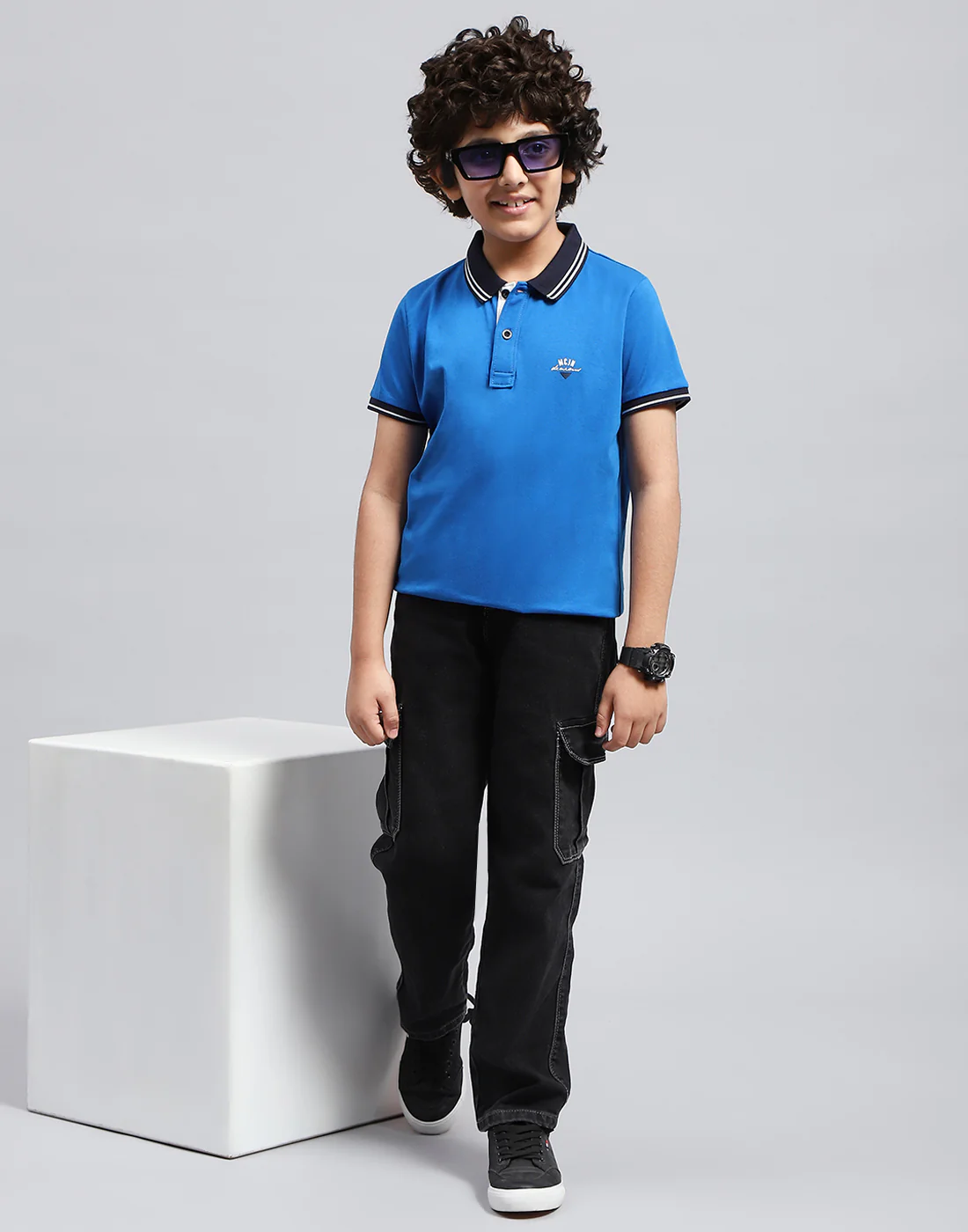 Boys Blue Solid Polo Collar Half Sleeve T-Shirt - Image 2