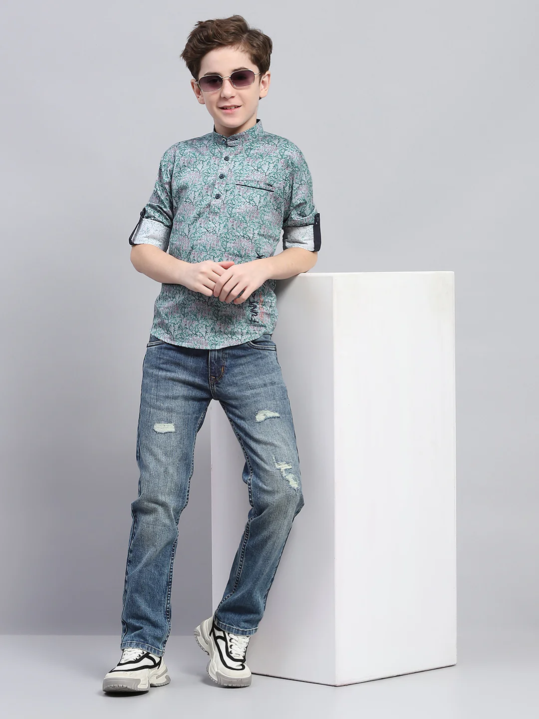 Boys Green Printed Band Collar Full Sleeve Shirt - Image 2