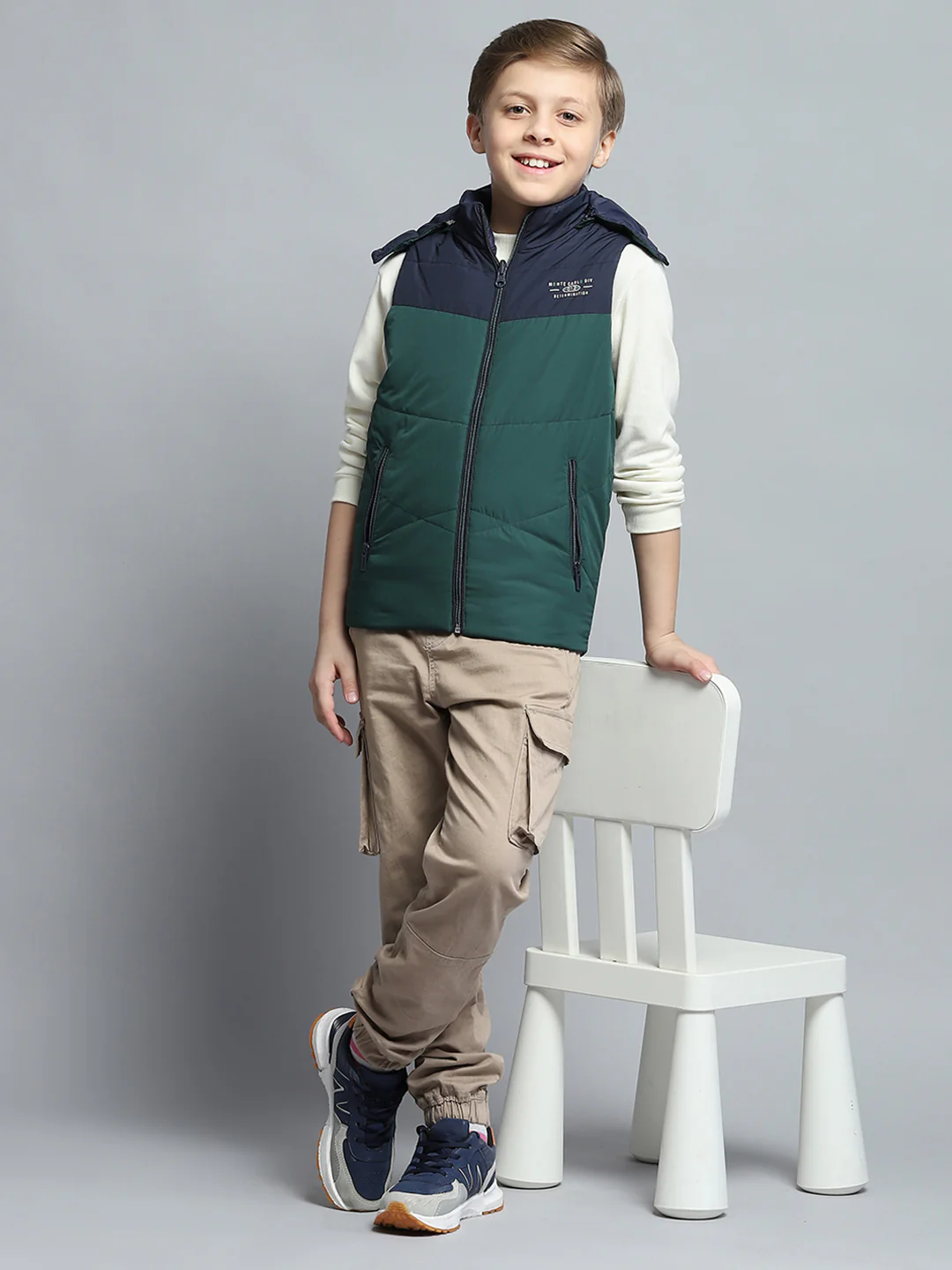 Boys Green Printed Detachable Hood Sleeveless Reversible Jacket - Image 2