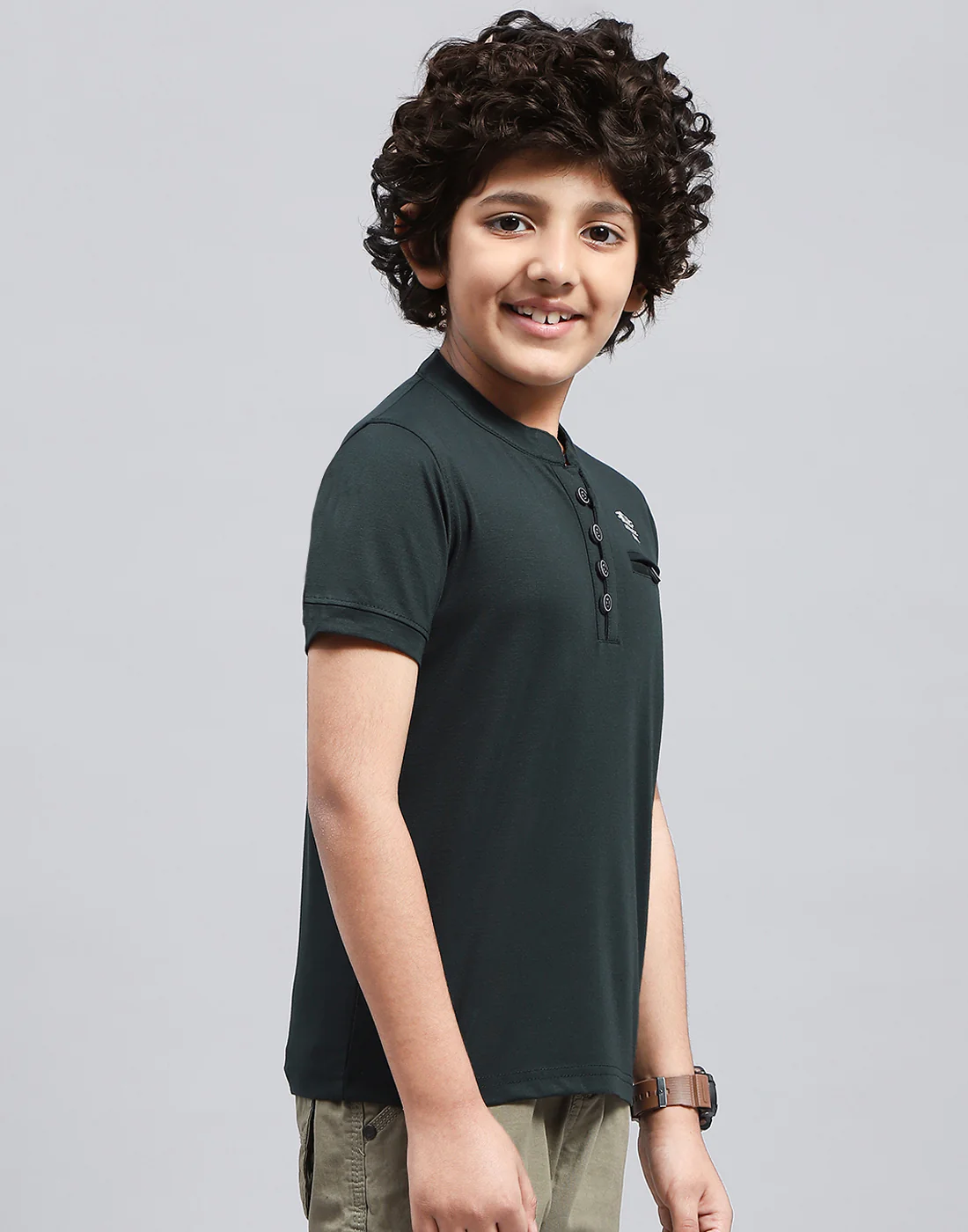 Boys Green Solid Mandarin Neck Half Sleeve T-Shirt - Image 4