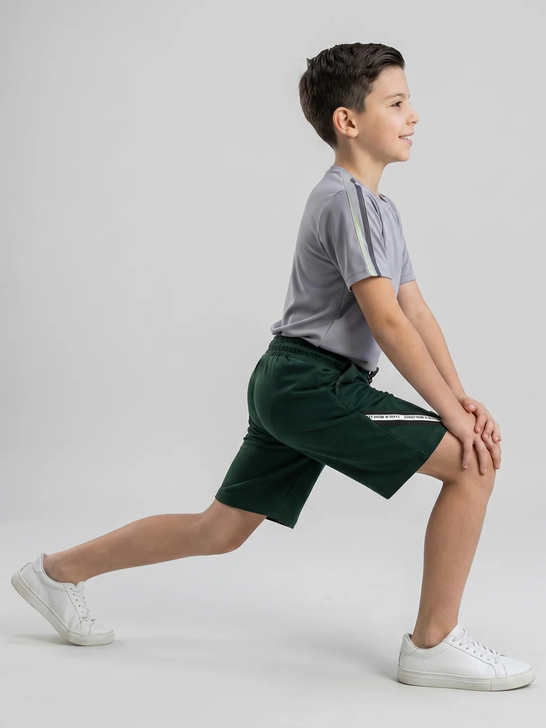 Boys Green Solid Regular Fit Shorts - Image 5