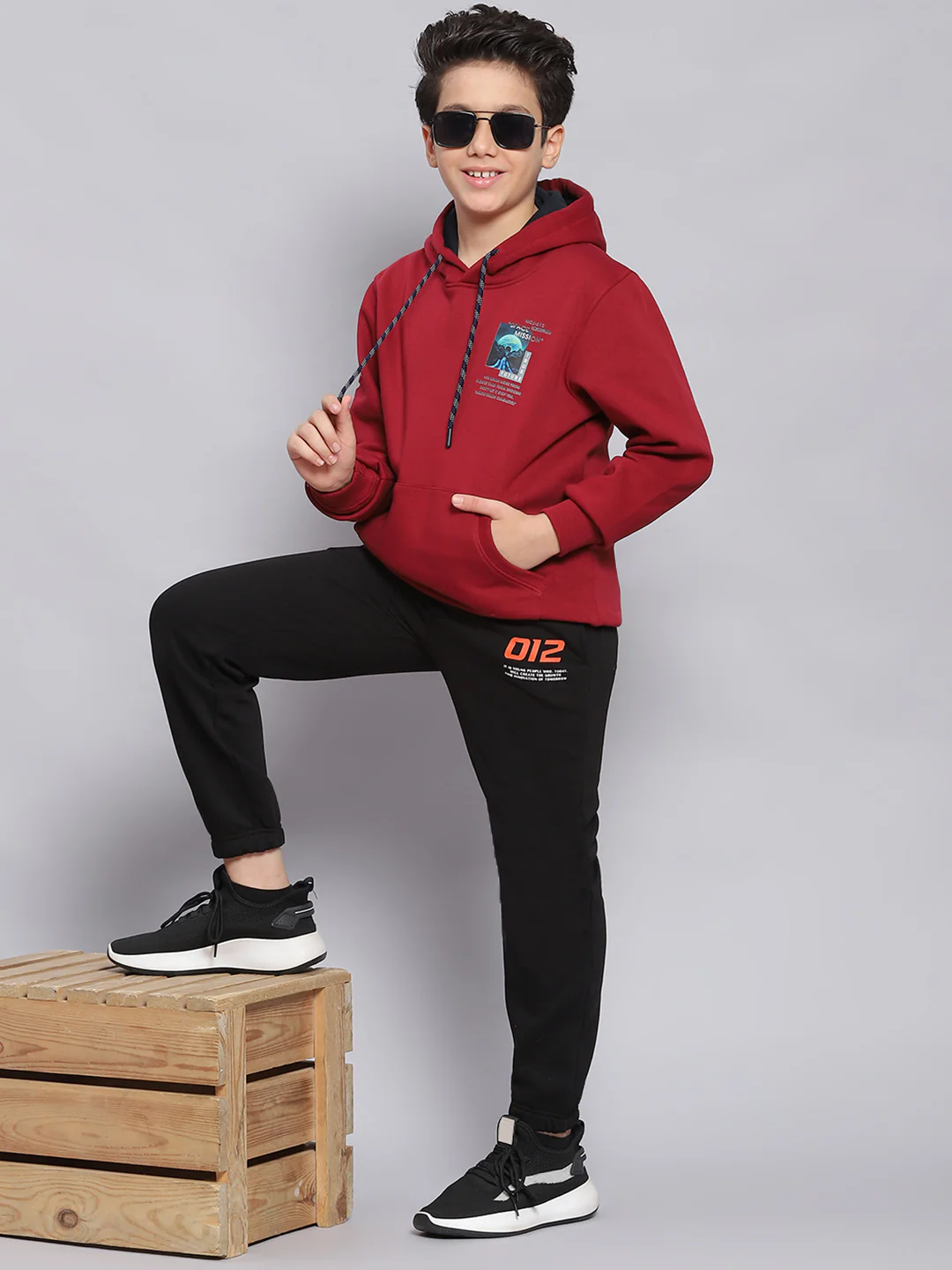 Boys Maroon Printed Hooded Full Sleeve Sweatshirt - Image 2