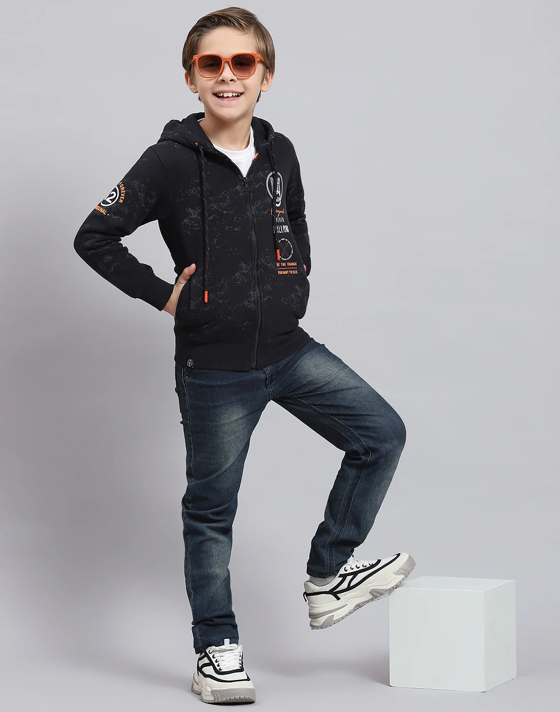 Boys Navy Blue Printed Hooded Full Sleeve Sweatshirt - Image 2