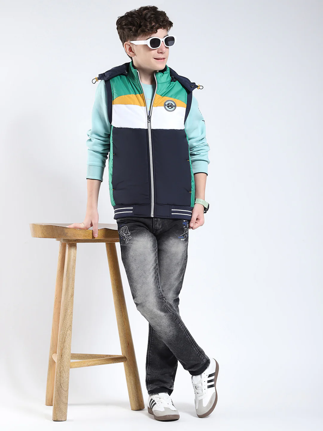 Boys Navy Blue Solid Hooded Sleeveless Jacket - Image 2
