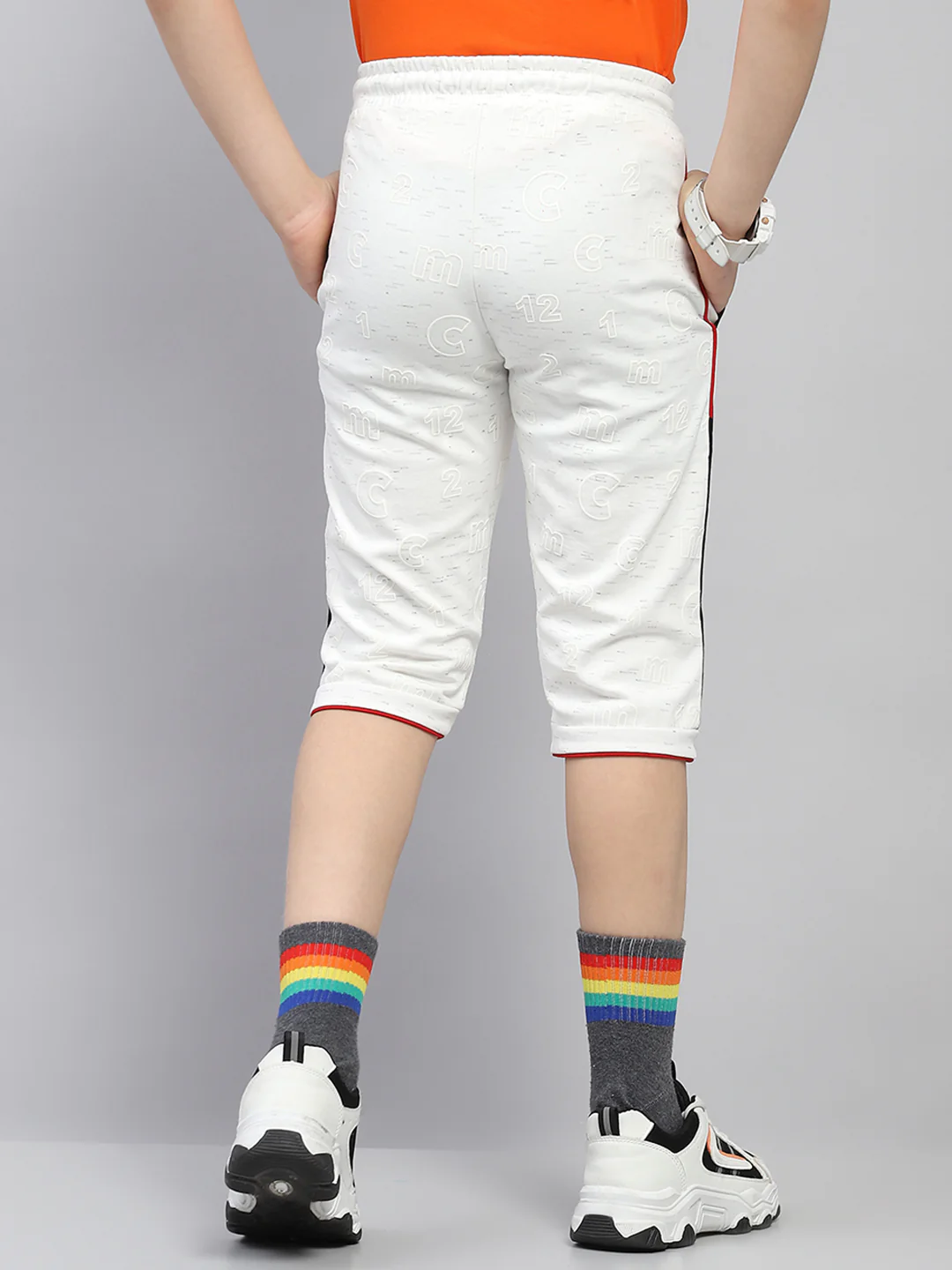 Boys Off White Printed Regular Fit Capri - Image 5