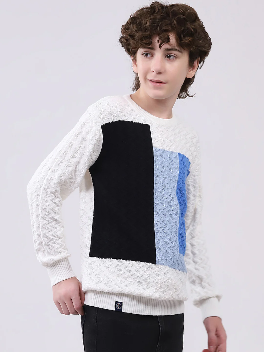 Boys Off White Self Design Round Neck Full Sleeve Pullover - Image 4