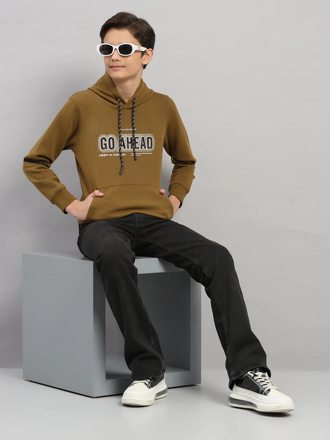 Boys Olive Printed Round Neck Full Sleeve Sweatshirt - Image 2