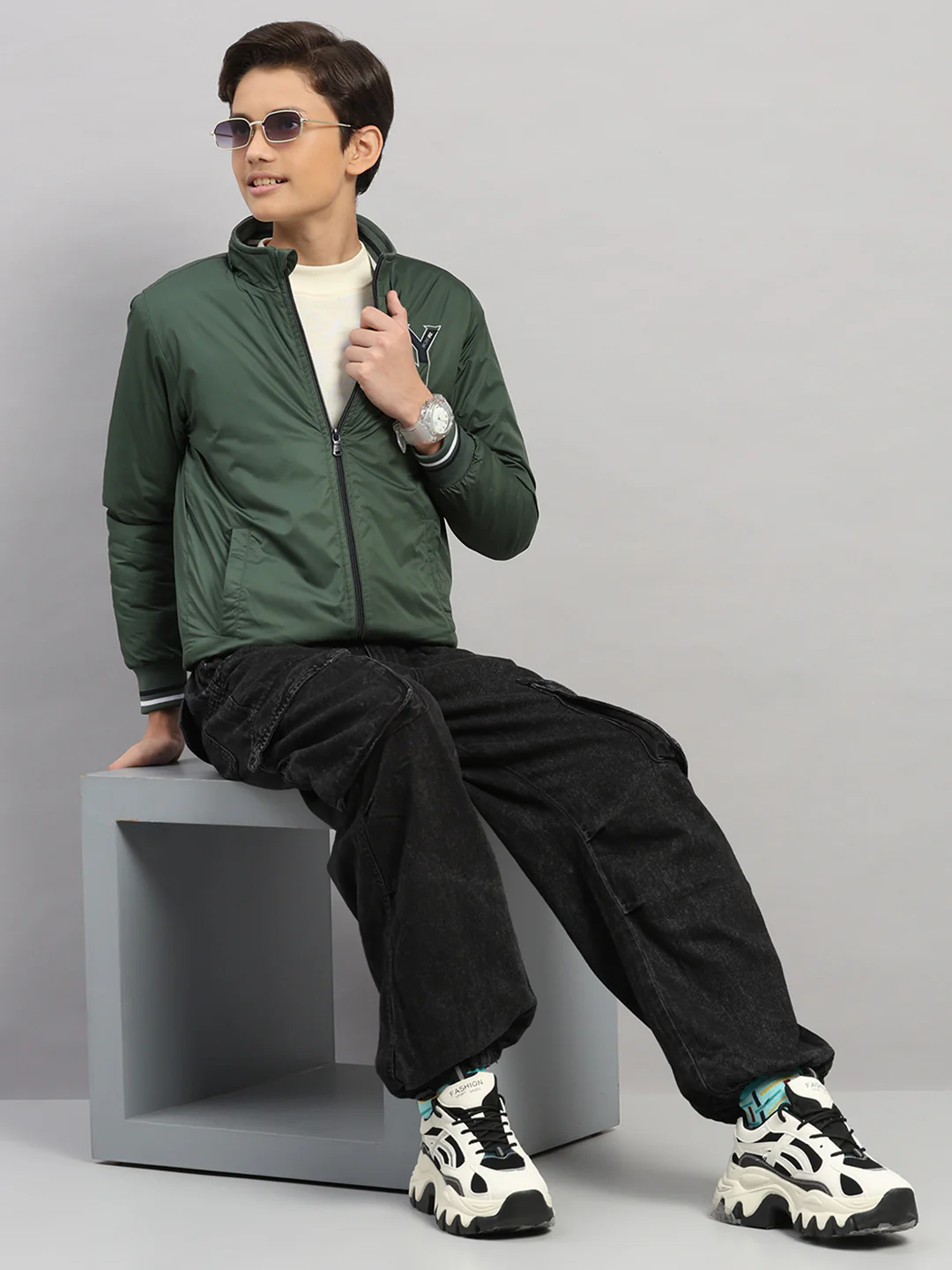 Boys Olive Solid Collar Full Sleeve Jacket - Image 2