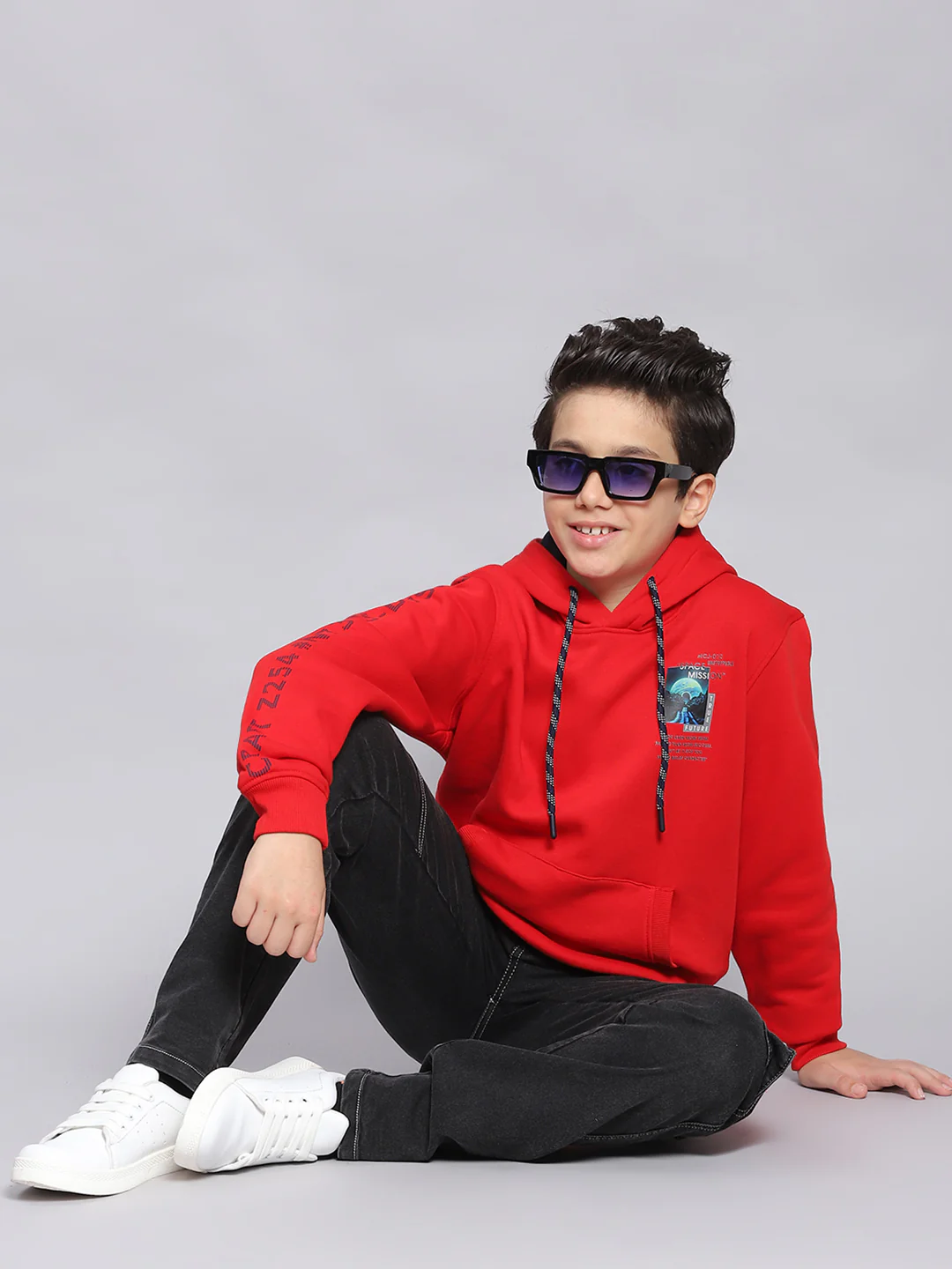 Boys Red Printed Hooded Full Sleeve Sweatshirt - Image 2