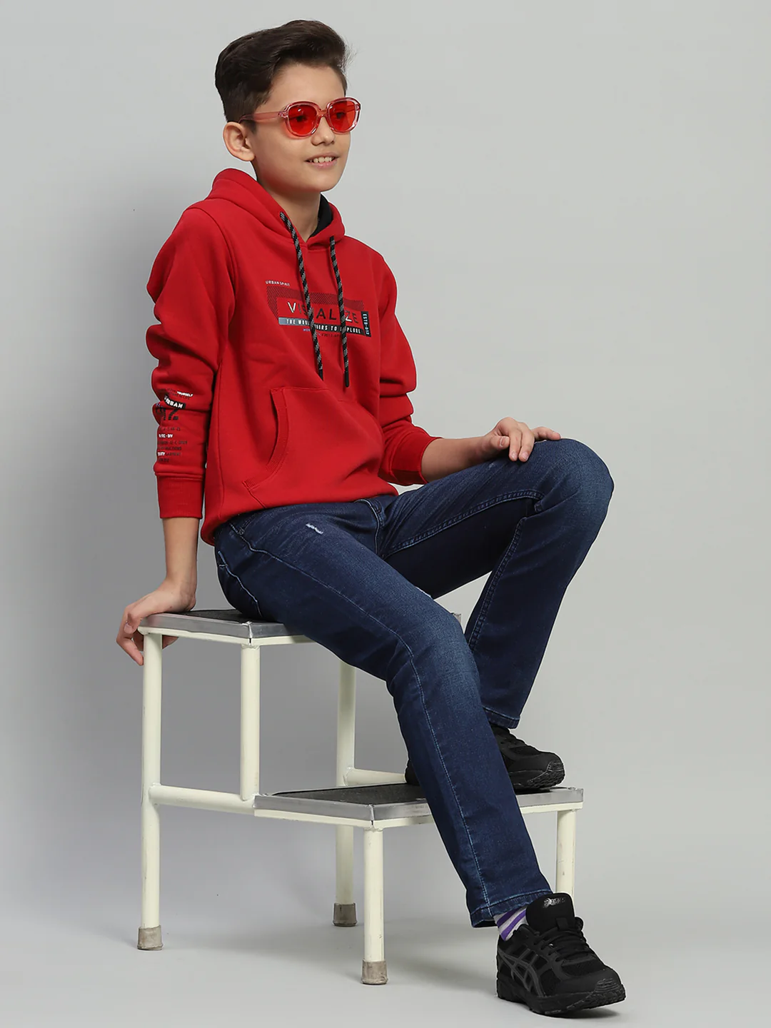 Boys Red Printed Hooded Full Sleeve Sweatshirt - Image 2