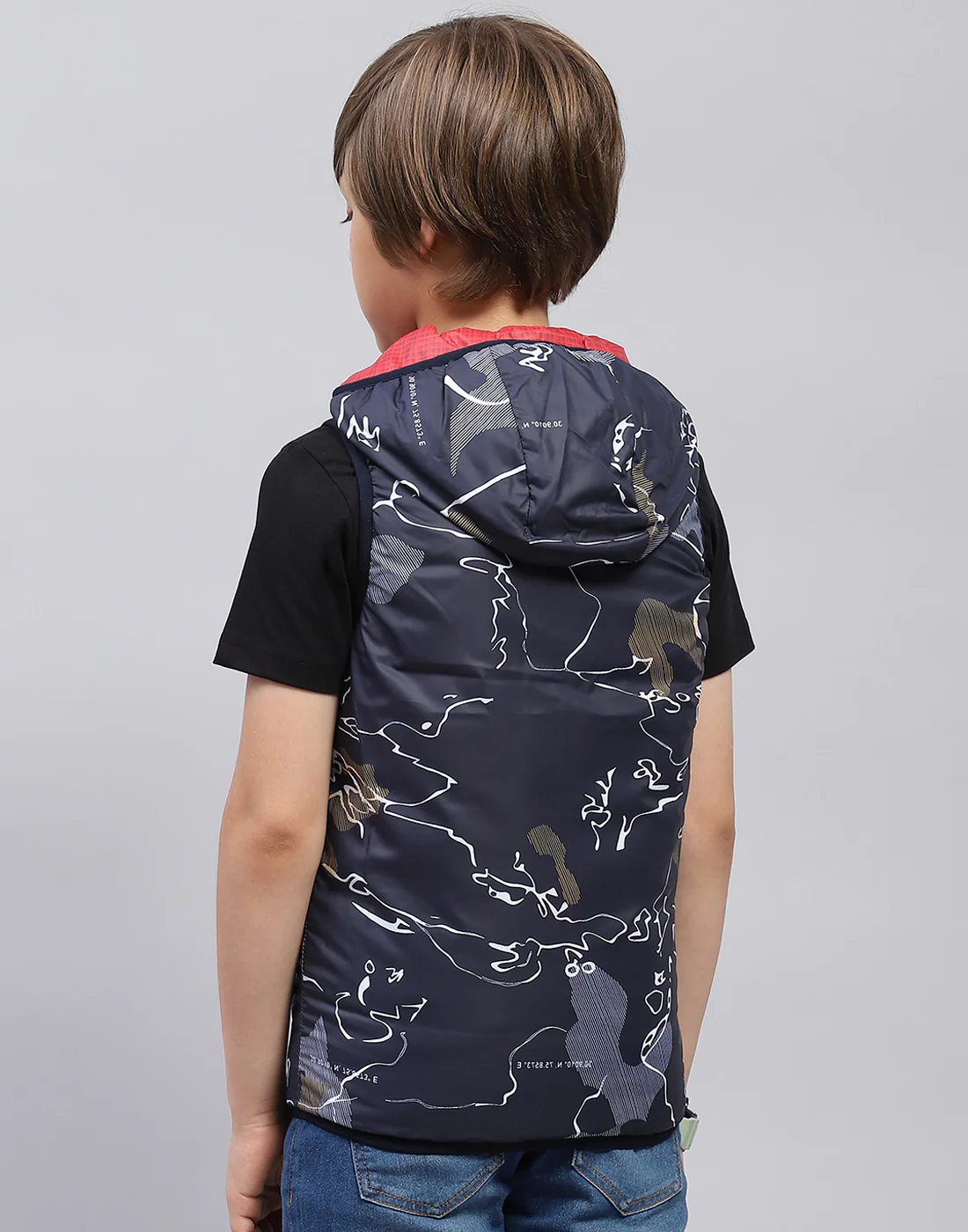 Boys Red Printed Hooded Sleeveless Jacket - Image 10