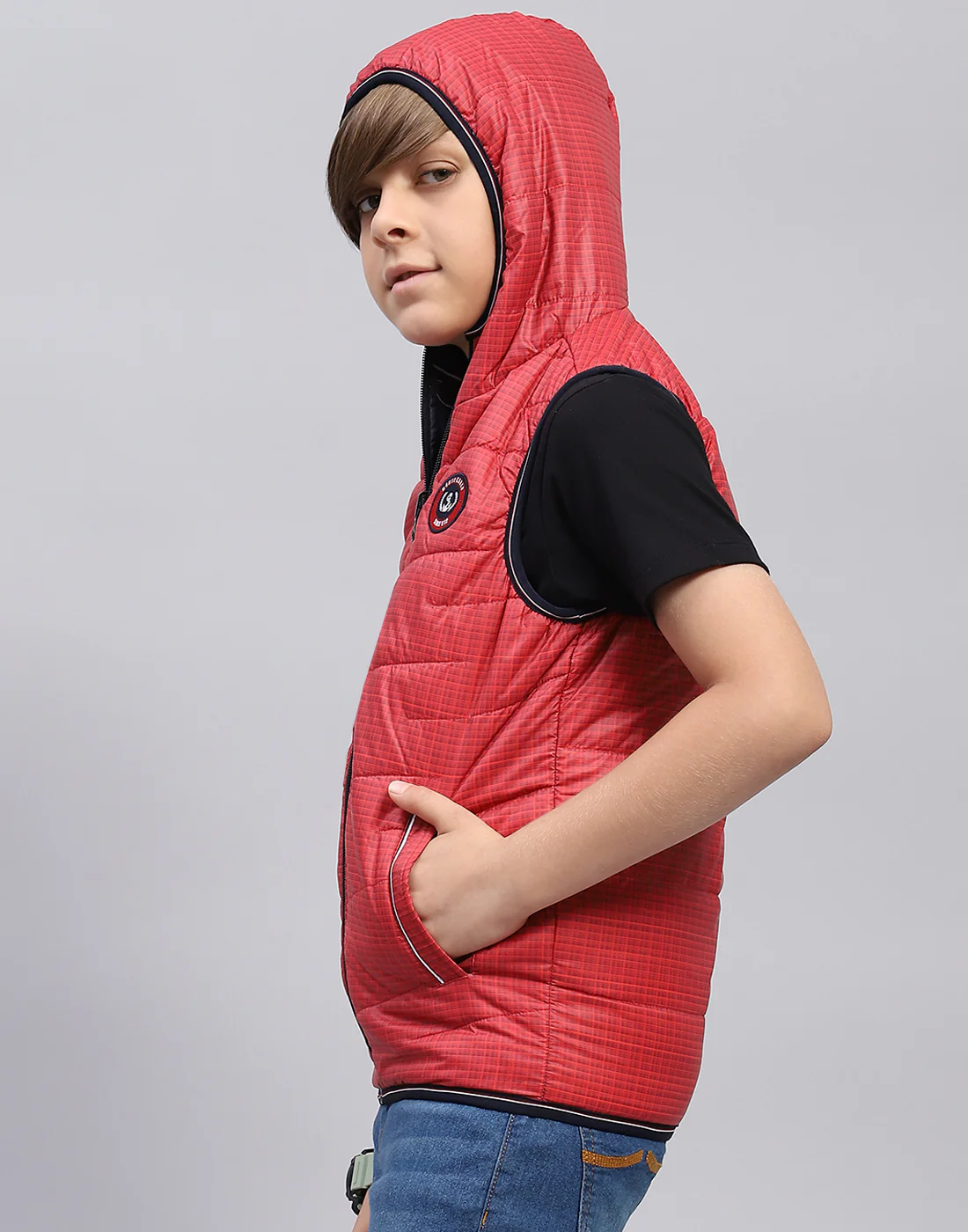 Boys Red Printed Hooded Sleeveless Jacket - Image 7