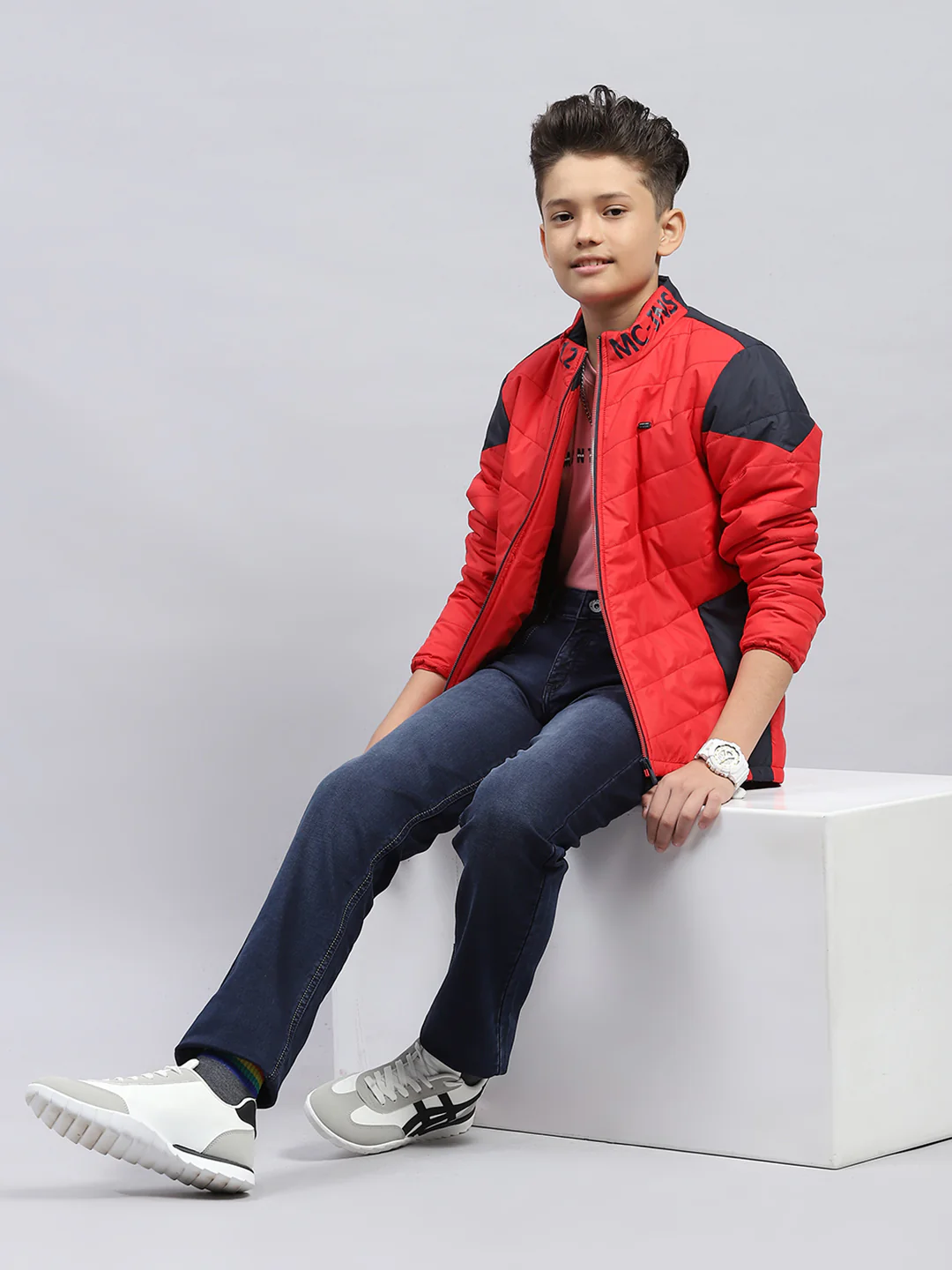 Boys Red Solid Mock Neck Full Sleeve Jacket - Image 2