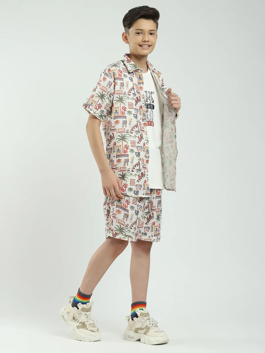Boys White Printed Collar Half Sleeve Cords Set - Image 4