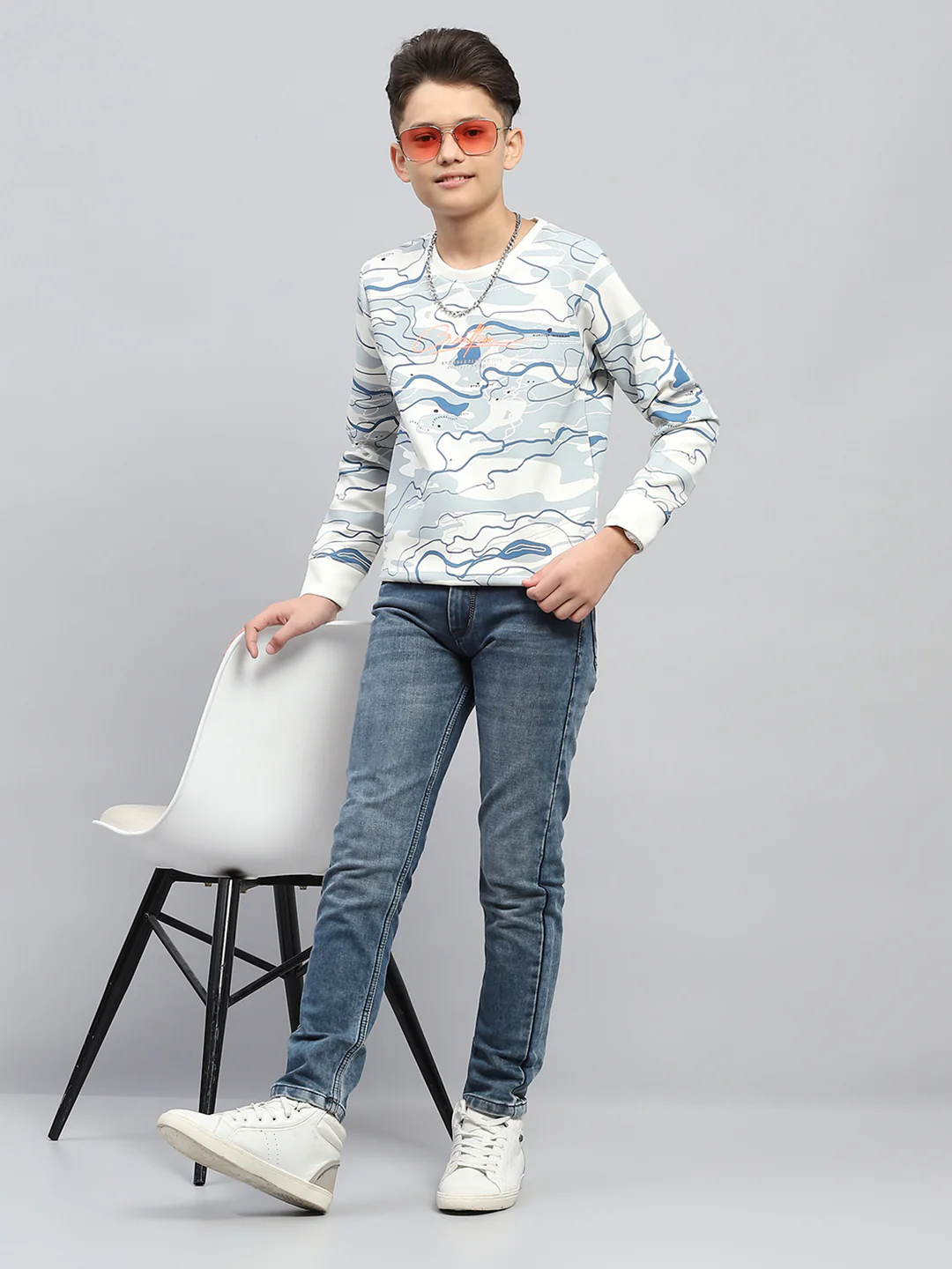 Boys White Printed Round Neck Full Sleeve Sweatshirt - Image 2