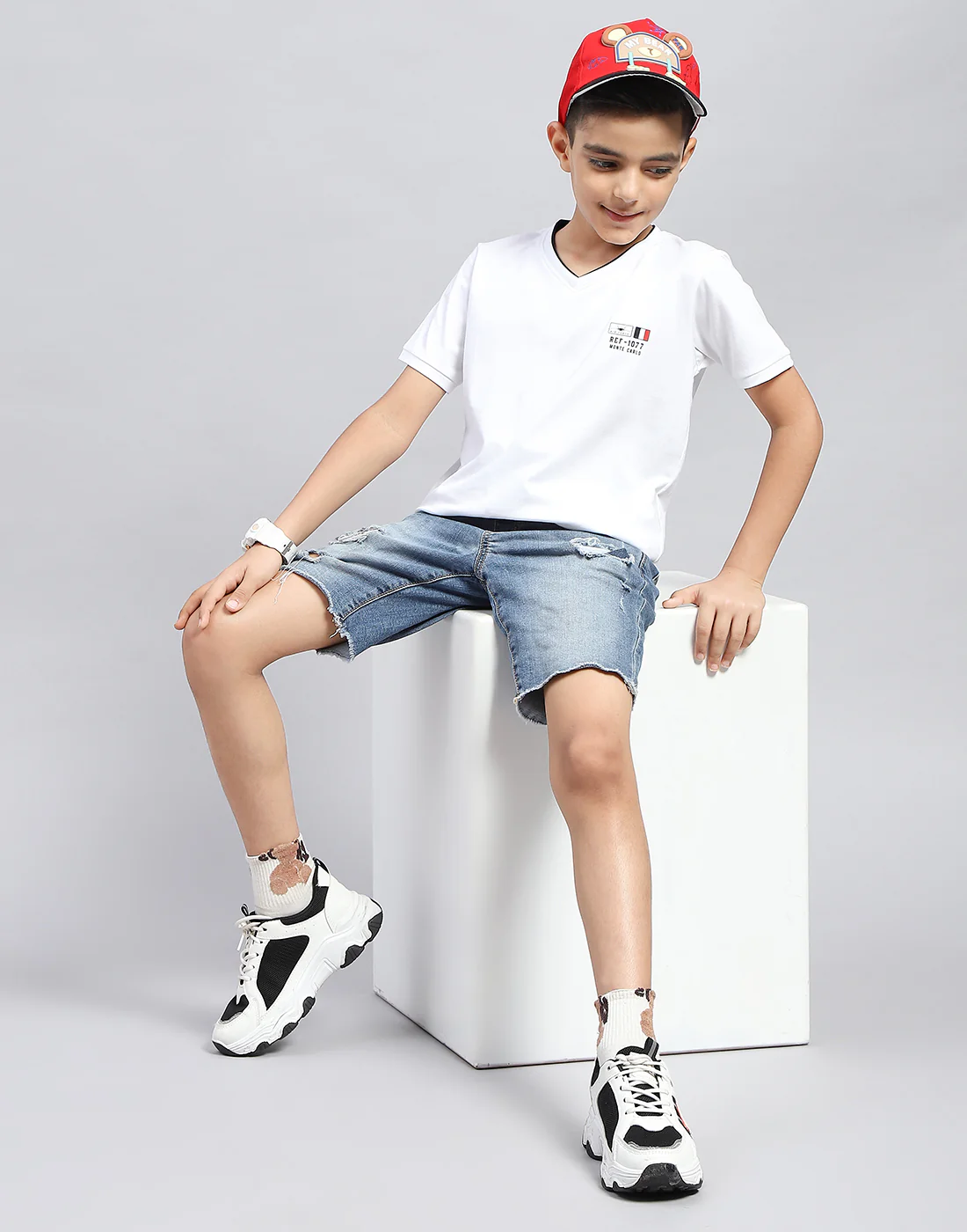 Boys White Solid V Neck Half Sleeve T-Shirt - Image 3