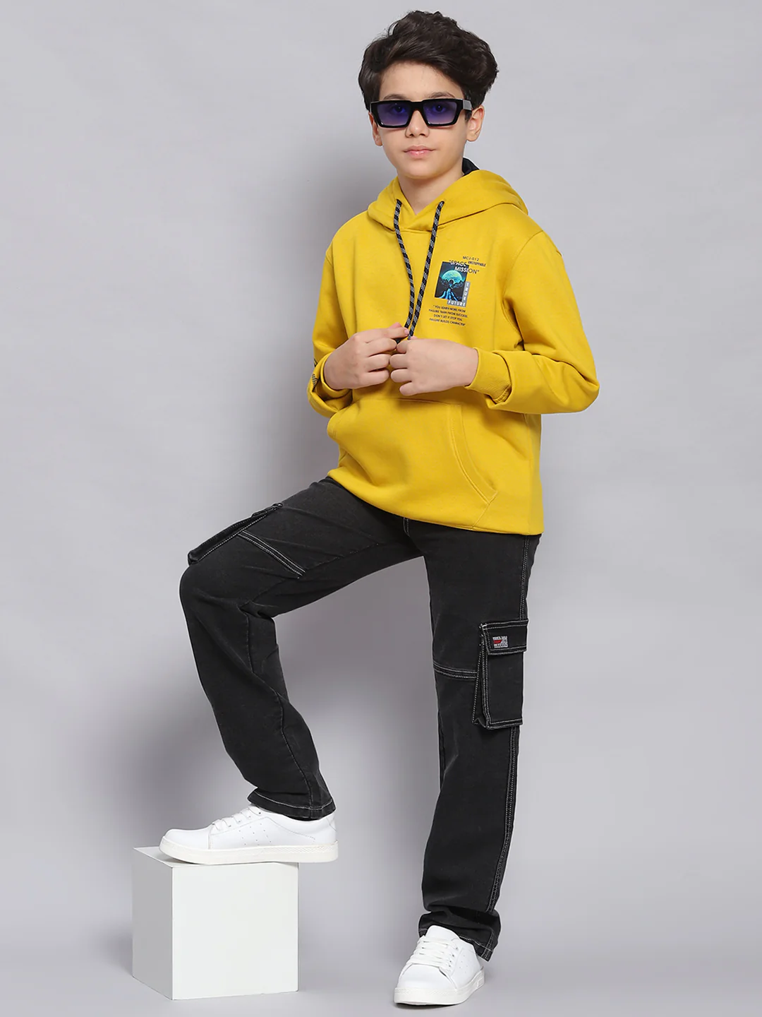 Boys Yellow Printed Hooded Full Sleeve Sweatshirt - Image 2