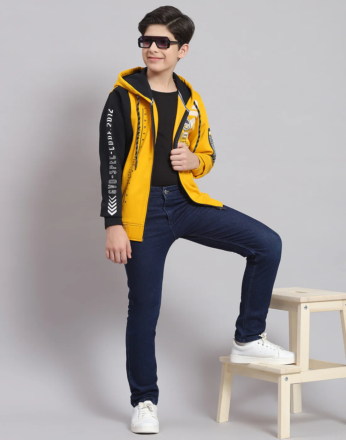 Boys Yellow Printed Hooded Full Sleeve Sweatshirt - Image 2
