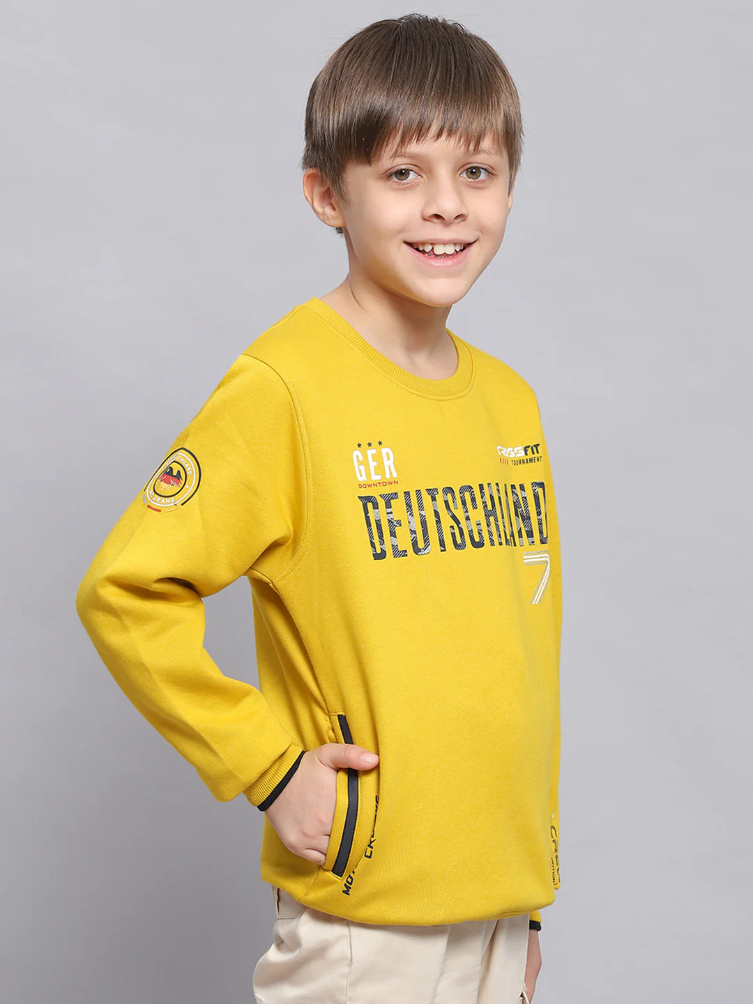 Boys Yellow Printed Round Neck Full Sleeve Sweatshirt - Image 4