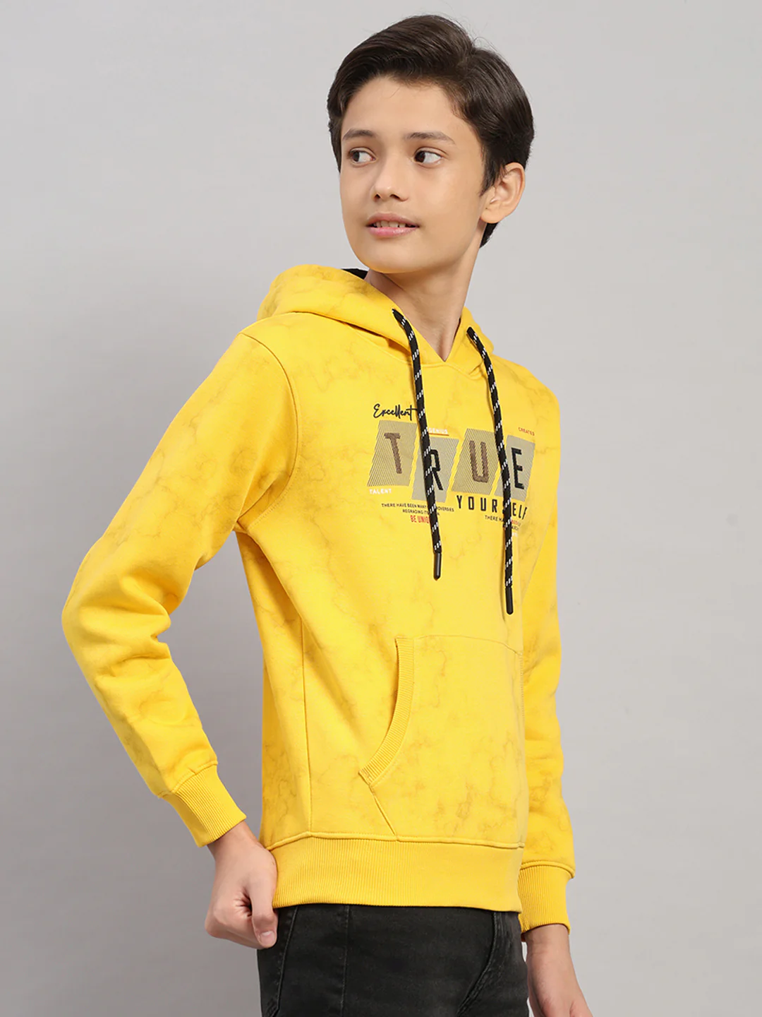 Boys Yellow Printed Round Neck Full Sleeve Sweatshirt - Image 4