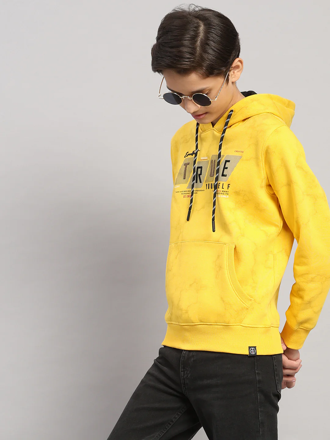 Boys Yellow Printed Round Neck Full Sleeve Sweatshirt - Image 6