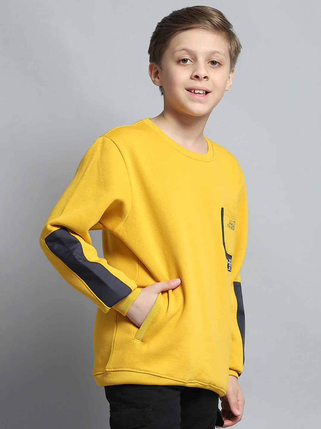 Boys Yellow Solid Round Neck Full Sleeve Sweatshirt - Image 4