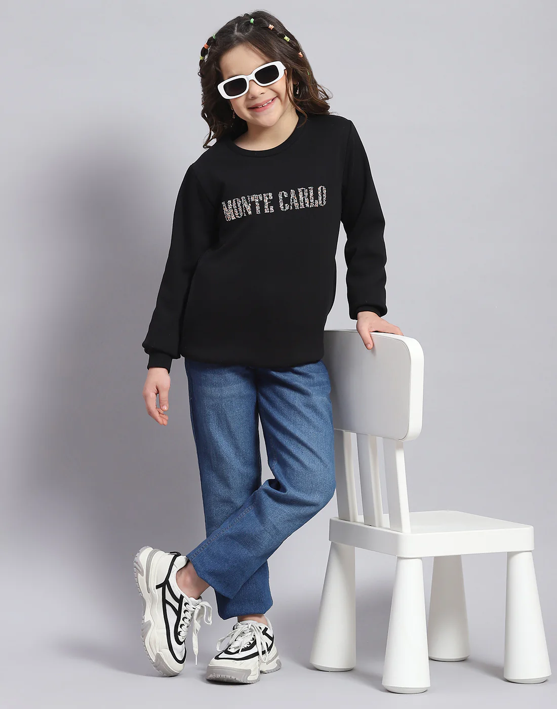 Girls Black Embellished Round Neck Full Sleeve Sweatshirt - Image 2