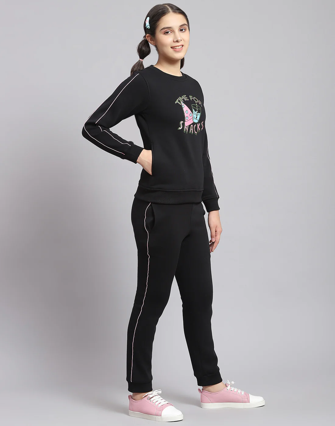 Girls Black Printed Round Neck Full Sleeve Tracksuit - Image 4