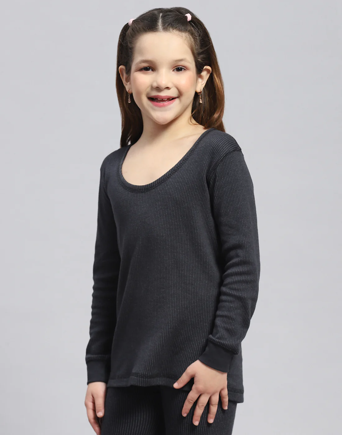 Girls Black Solid Round Neck Full Sleeve Thermal Vest - Image 3