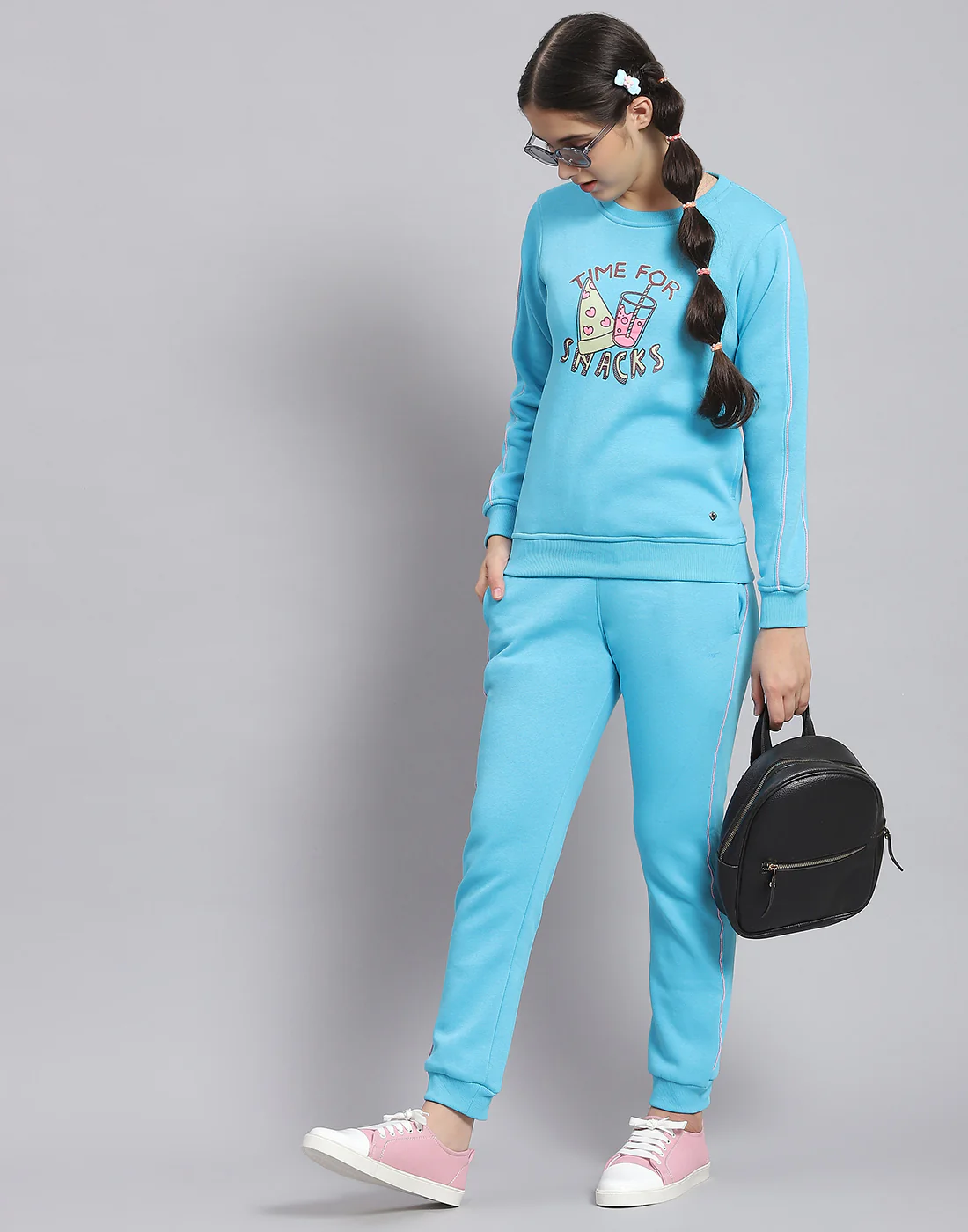 Girls Blue Printed Round Neck Full Sleeve Tracksuit - Image 2
