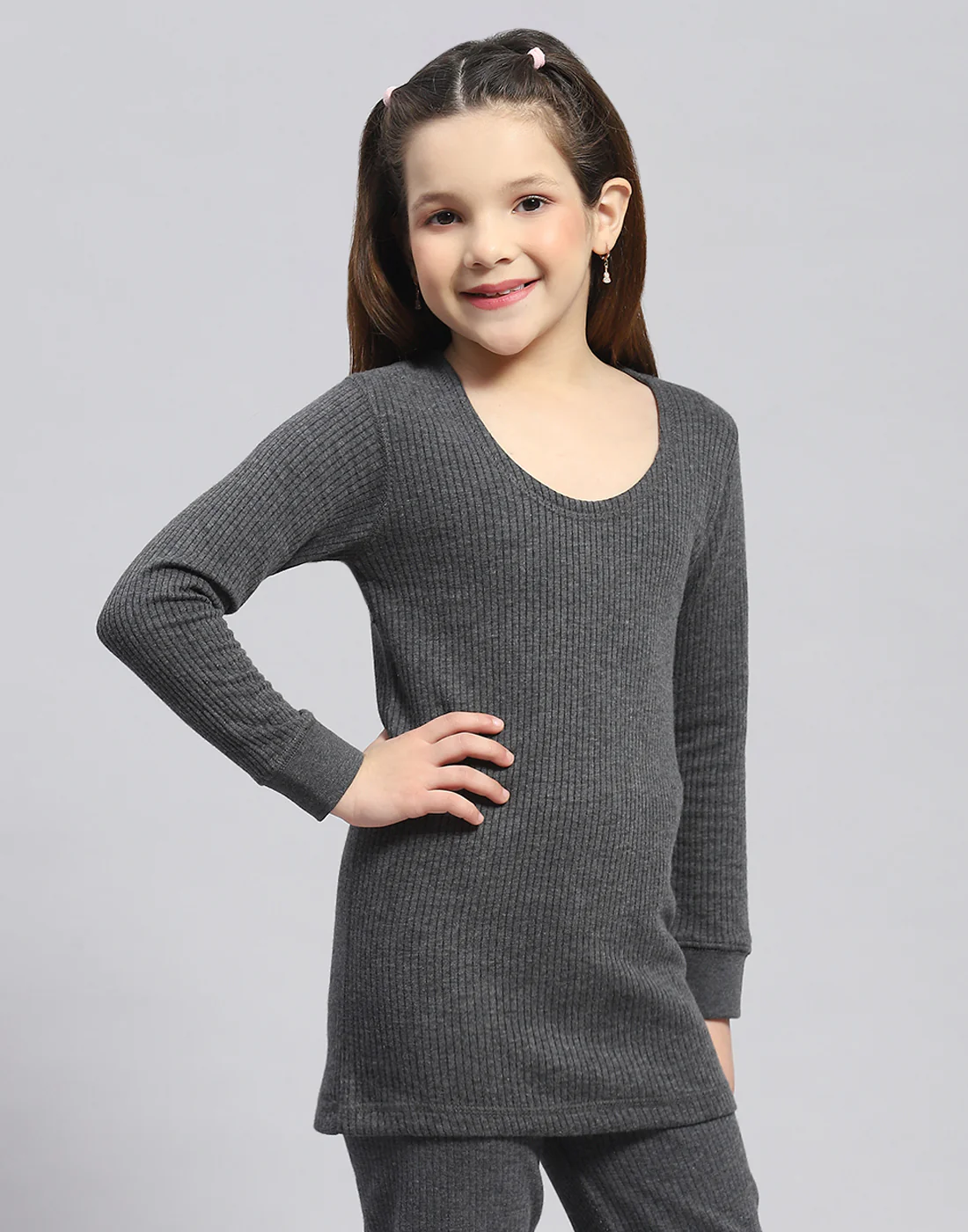 Girls Charcoal Solid Round Neck Full Sleeve Thermal Vest - Image 4