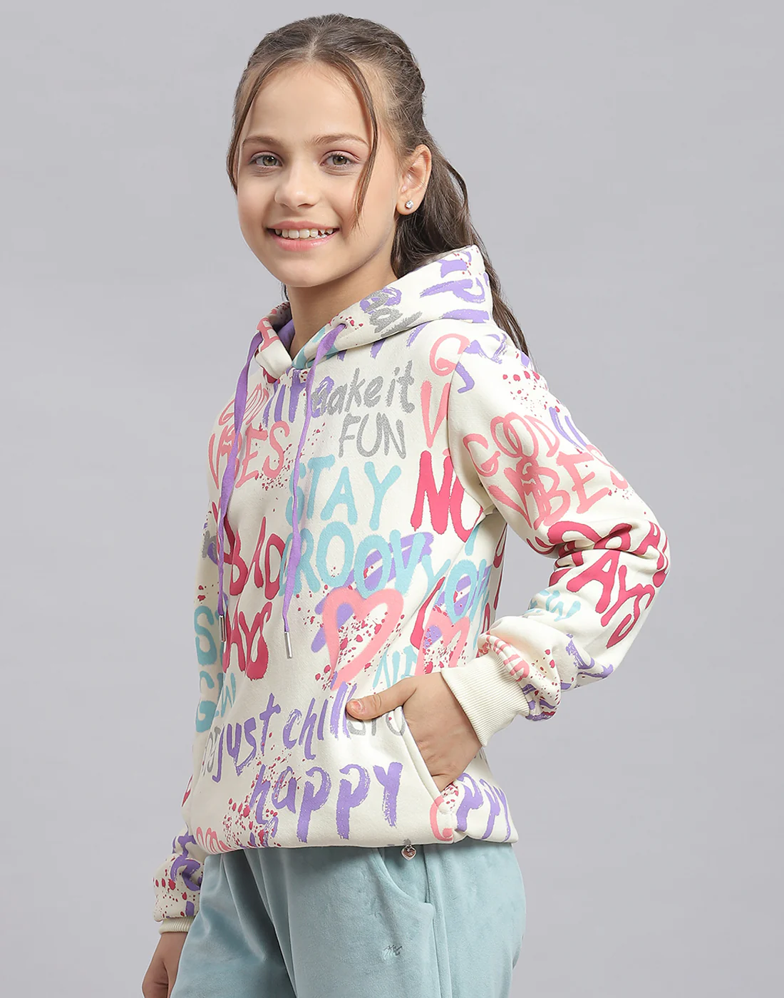 Girls Cream Printed Hooded Full Sleeve Sweatshirt - Image 3