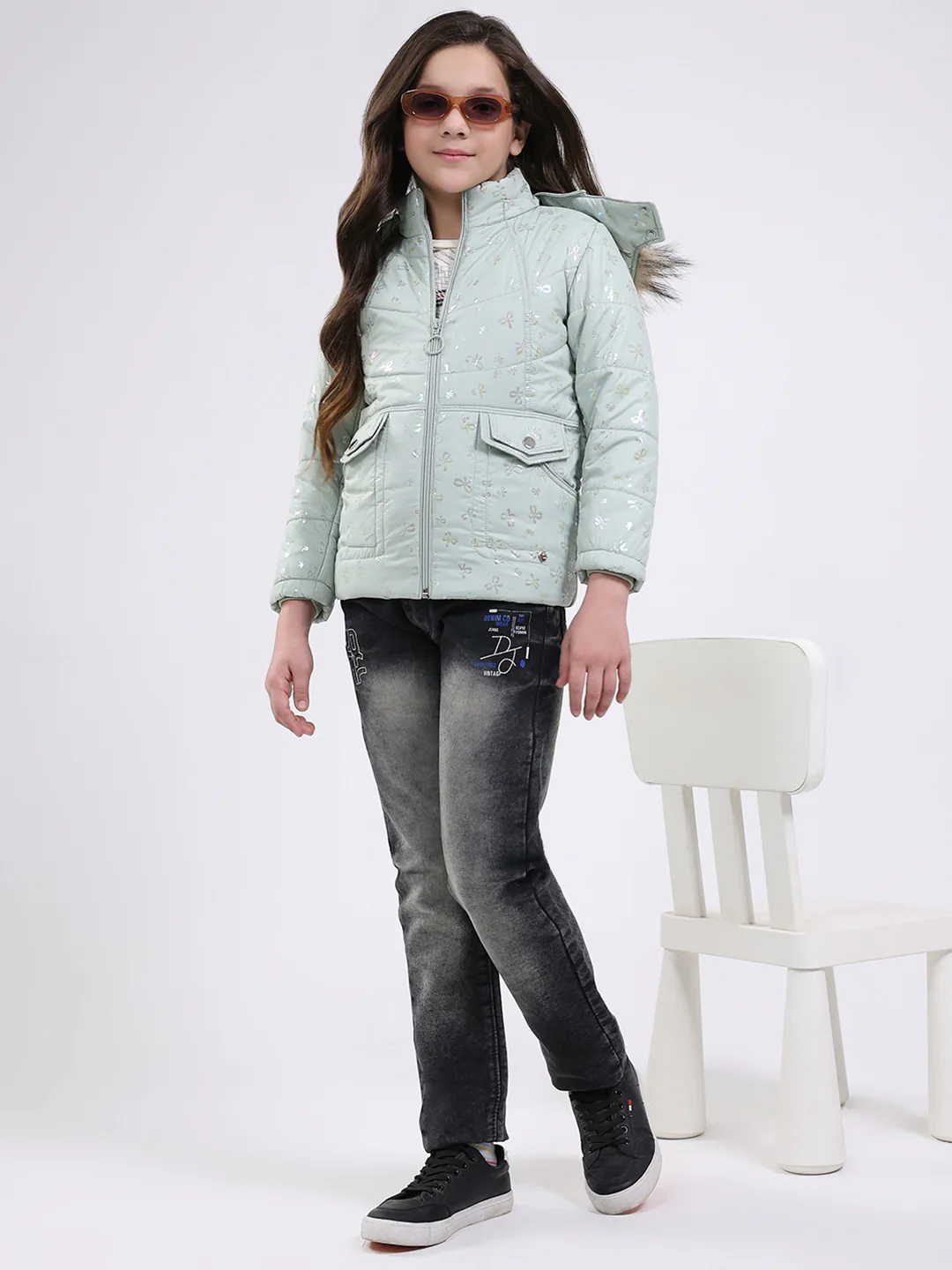 Girls Green Printed Hooded Full Sleeve Jacket - Image 2