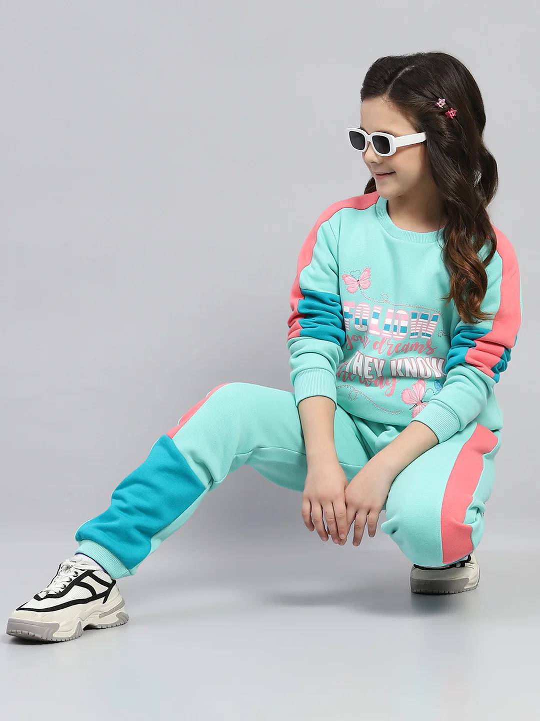 Girls Green Printed Round Neck Full Sleeve Tracksuit - Image 2