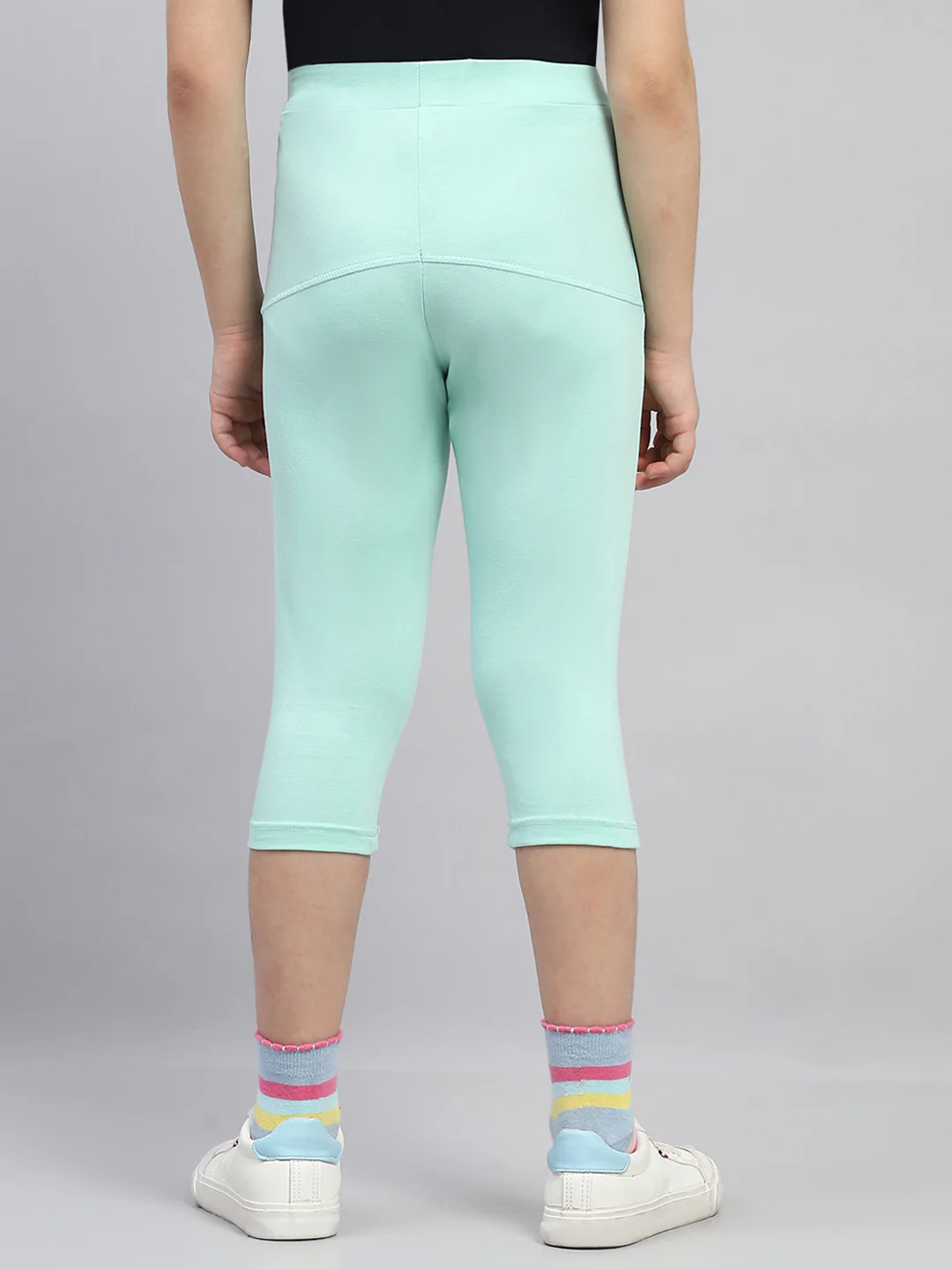 Girls Green Solid Regular Fit Capri - Image 5