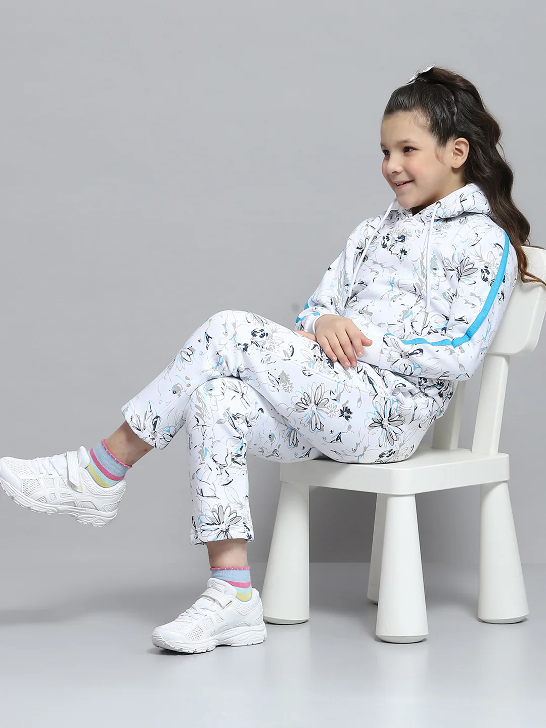 Girls Off White Printed Hooded Full Sleeve Tracksuit - Image 2