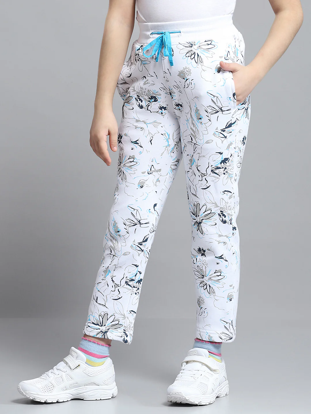Girls Off White Printed Hooded Full Sleeve Tracksuit - Image 8