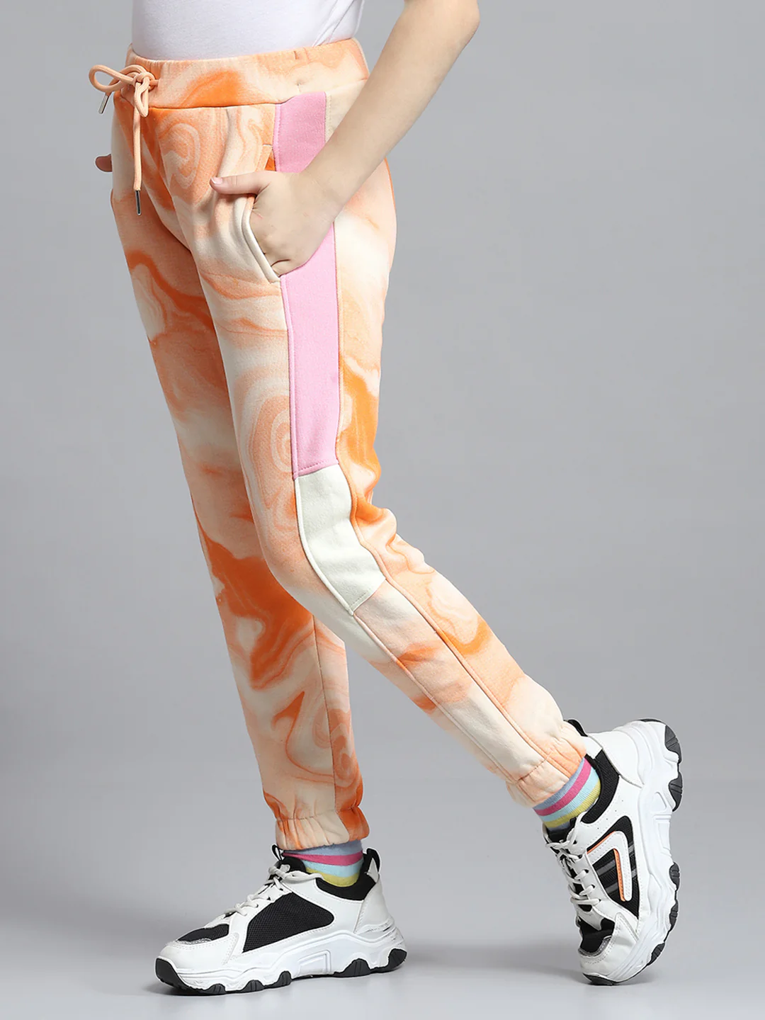 Girls Pink Printed Hooded Full Sleeve Tracksuit - Image 9