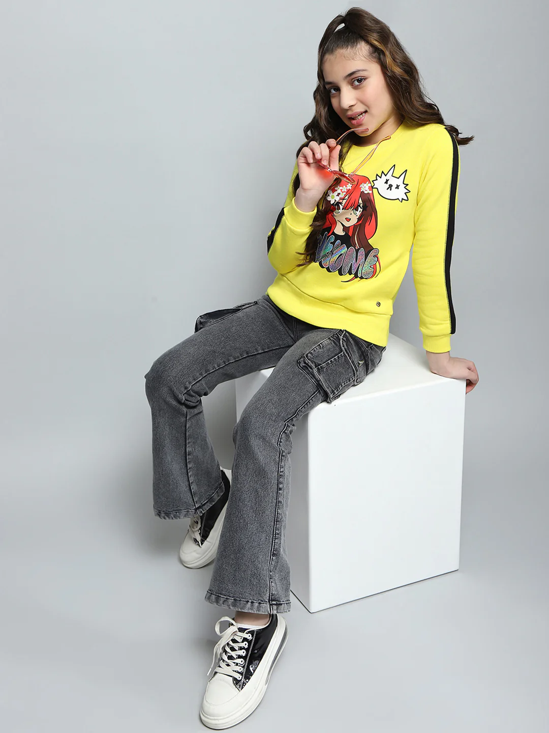 Girls Yellow Printed Round Neck Full Sleeve Sweatshirt - Image 2