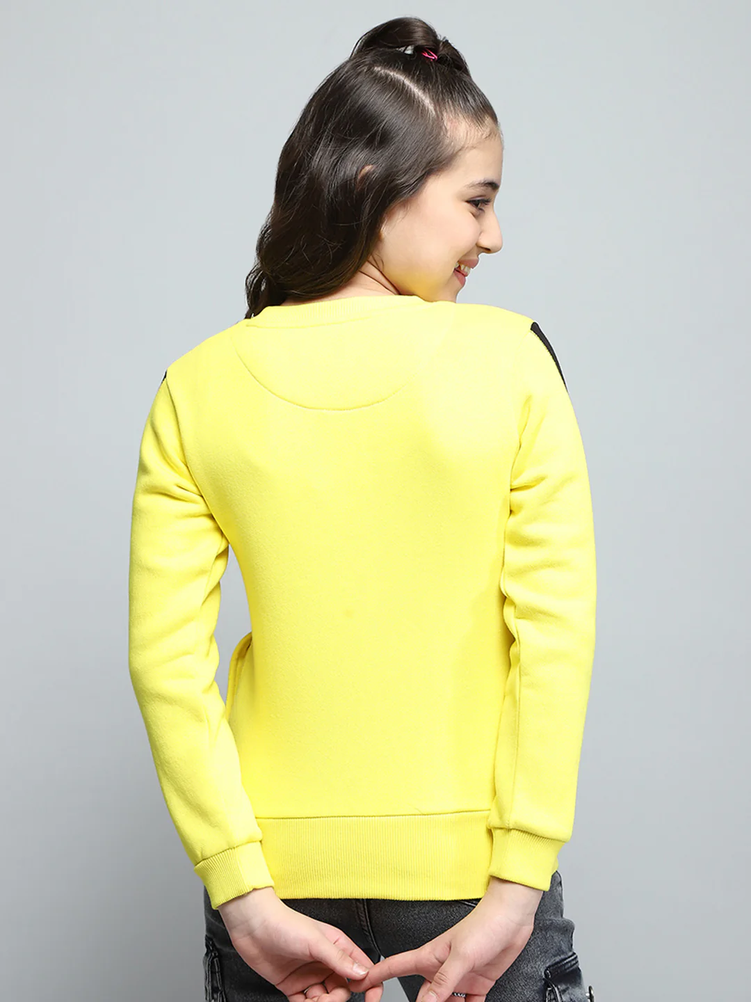 Girls Yellow Printed Round Neck Full Sleeve Sweatshirt - Image 5